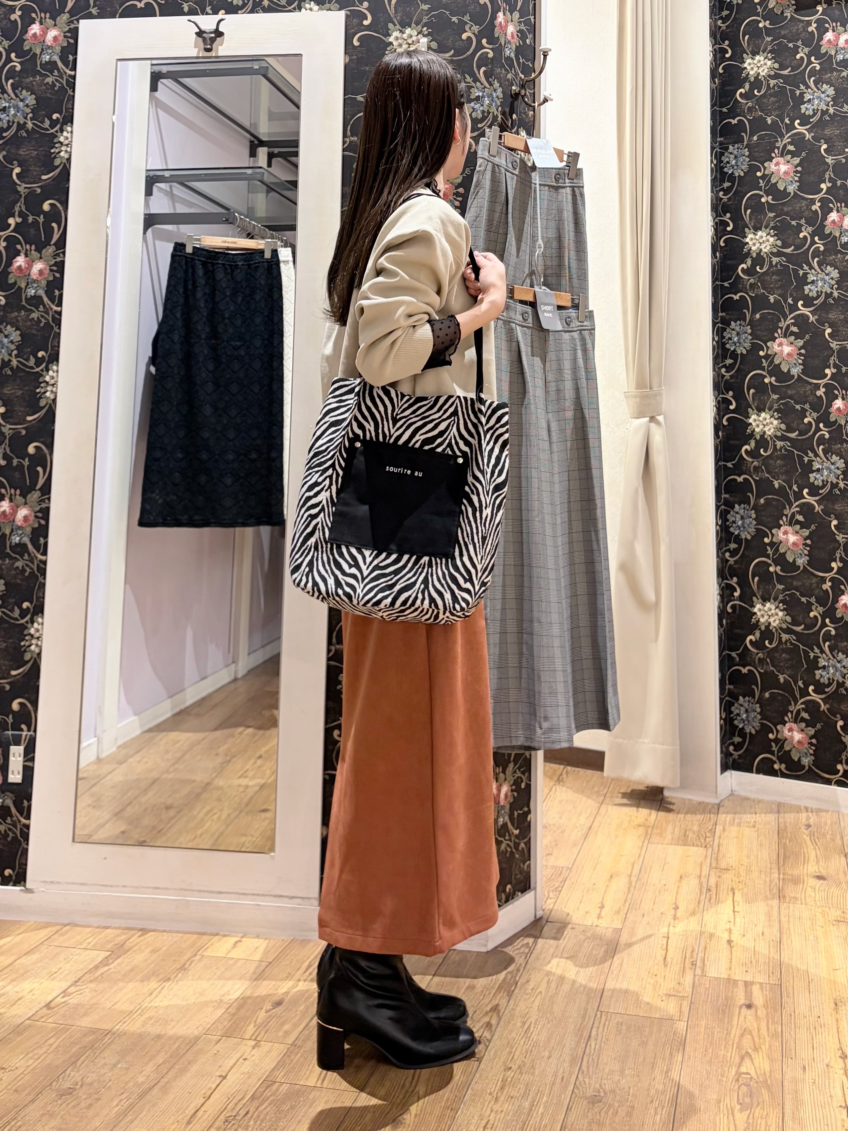 おうめさんの「SHOO･LA･RUE｜【セットアップ可/洗濯機可】軽やかに羽織れる スポンディッシュ ニットカーディガン」を使ったコーディネート