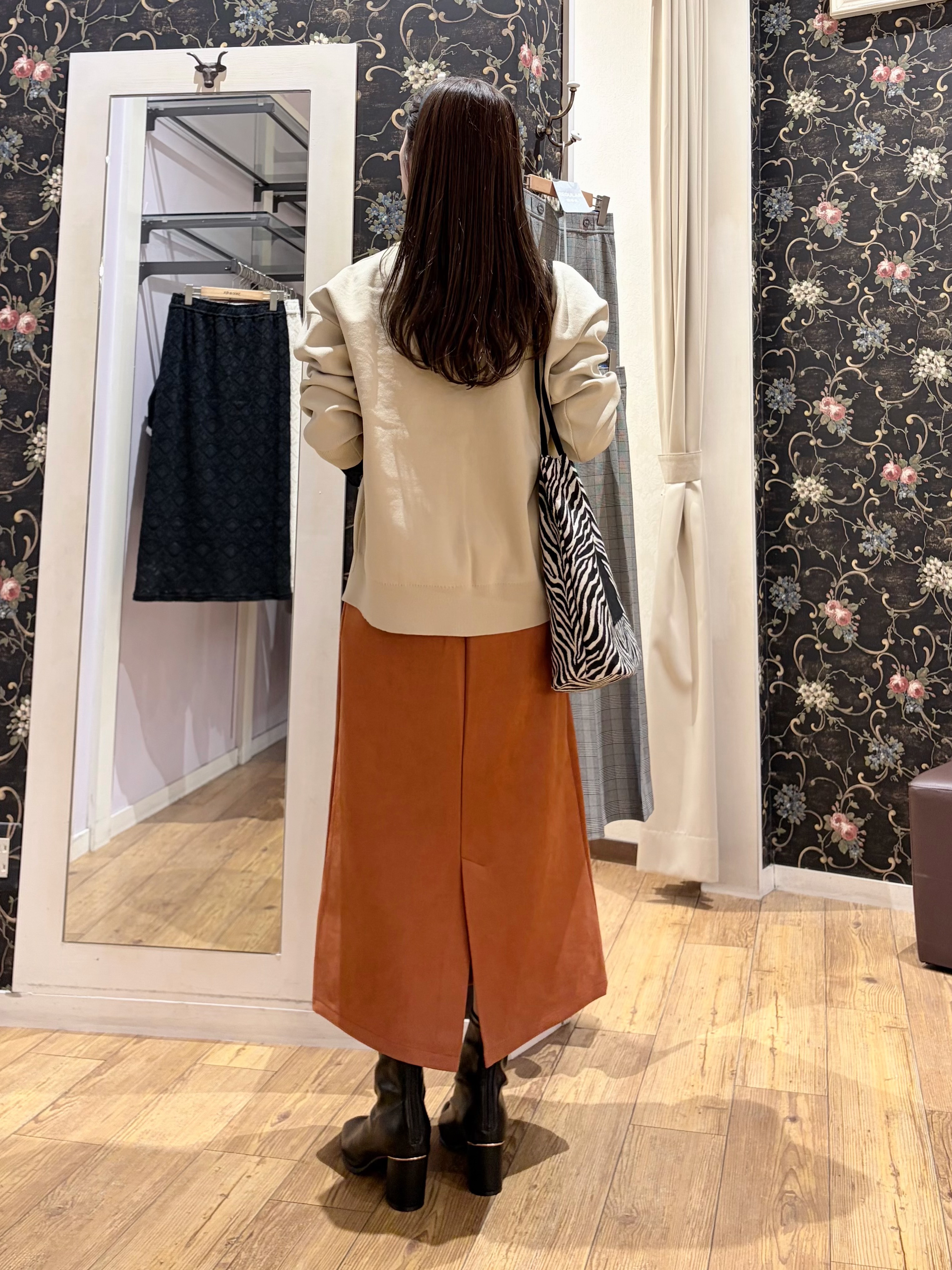おうめさんの「SHOO･LA･RUE｜【セットアップ可/洗濯機可】軽やかに羽織れる スポンディッシュ ニットカーディガン」を使ったコーディネート