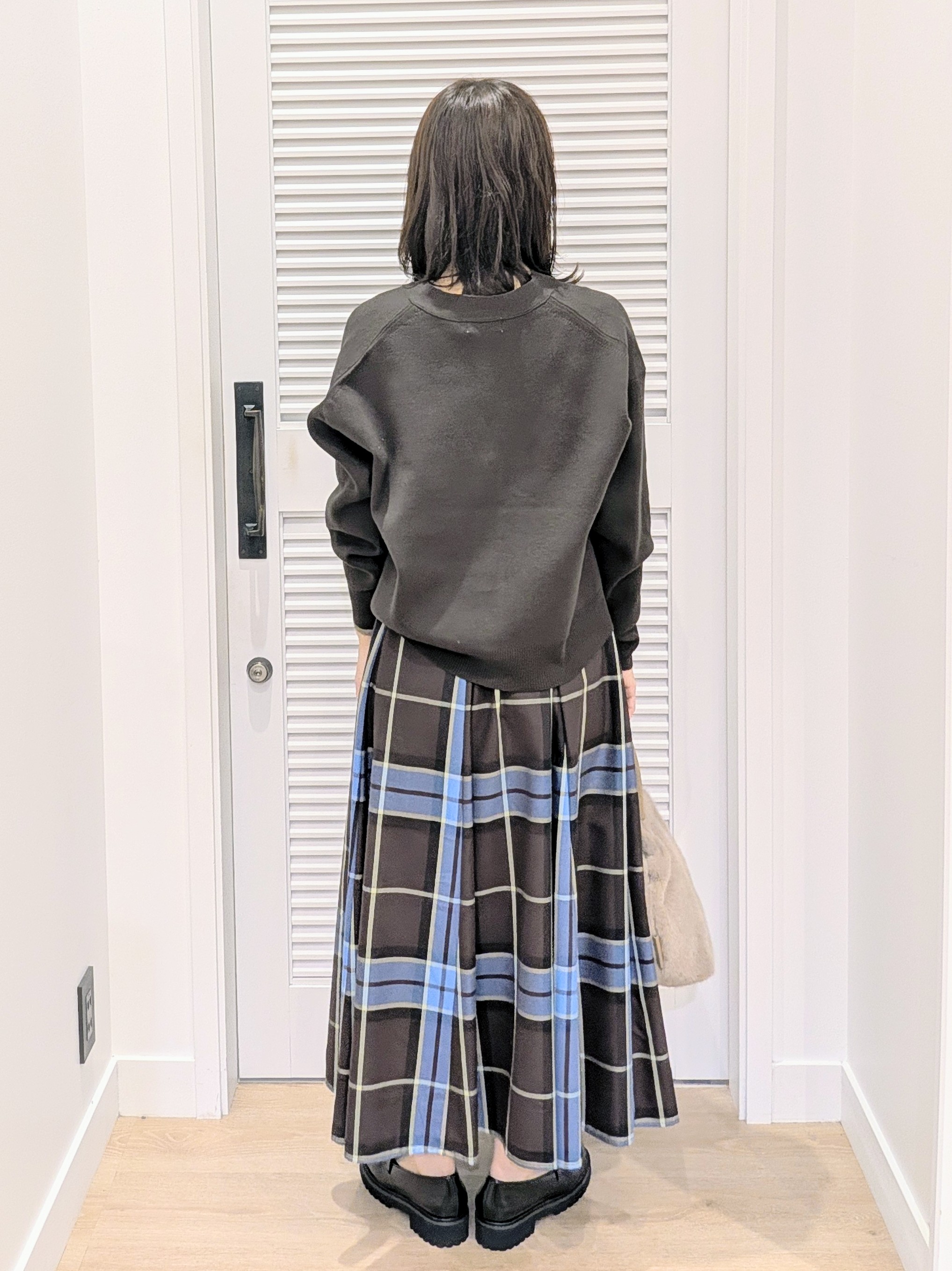 enさんの「Dessin｜スクエアトゥ ミドルヒールブーツ」を使ったコーディネート