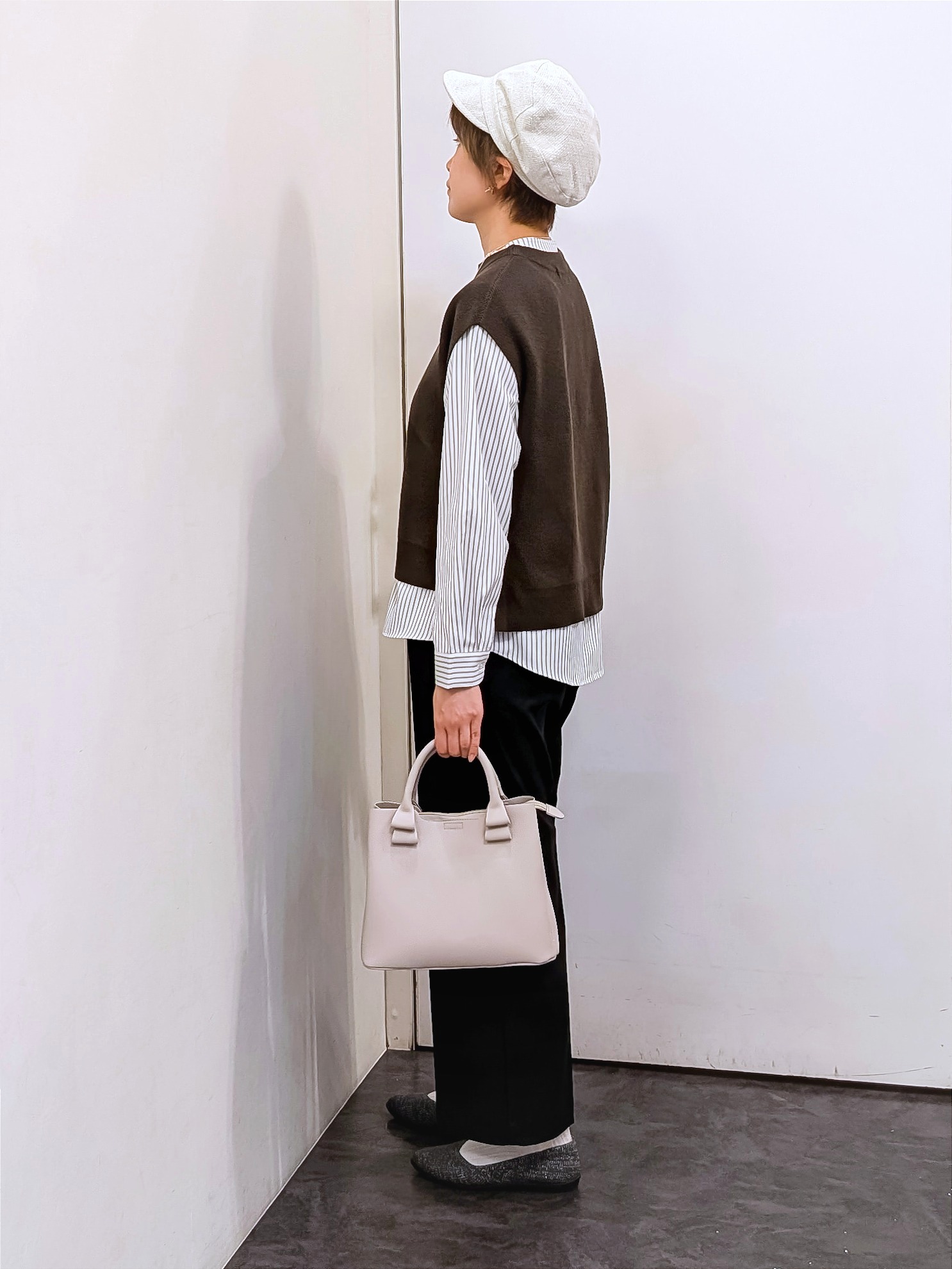 やまちゃんさんの「grove｜【2点セット/時短・着回し】ニットベスト&times;シャツ」を使ったコーディネート