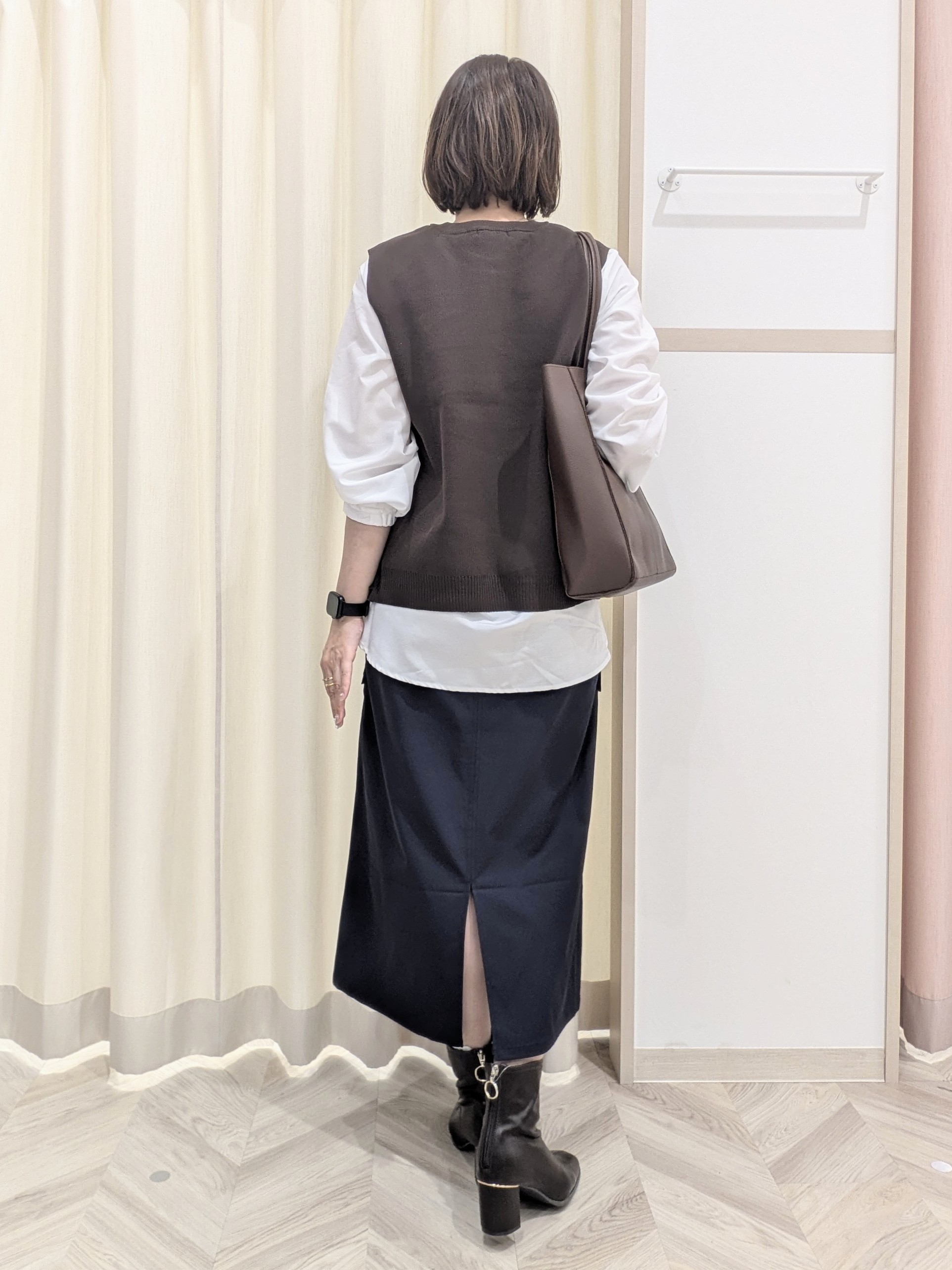 miyuさんの「SHOO･LA･RUE｜【2点セット/S-LL】着回し自在 スポンディッシュニットベスト＆フレアシャツ」を使ったコーディネート