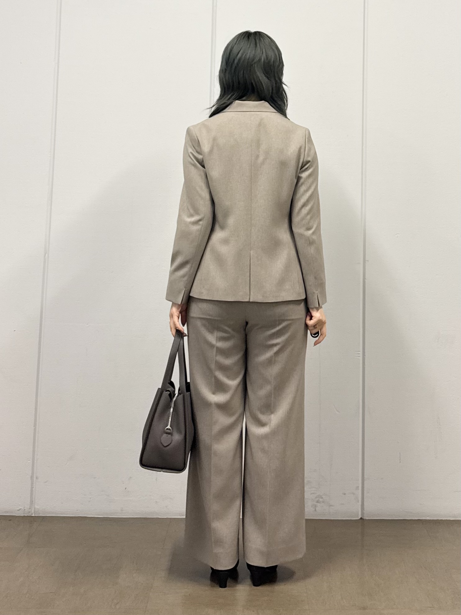 mizukiさんの「INDIVI｜【UVケア／通勤】幾何学柄ボウタイ風ブラウス」を使ったコーディネート