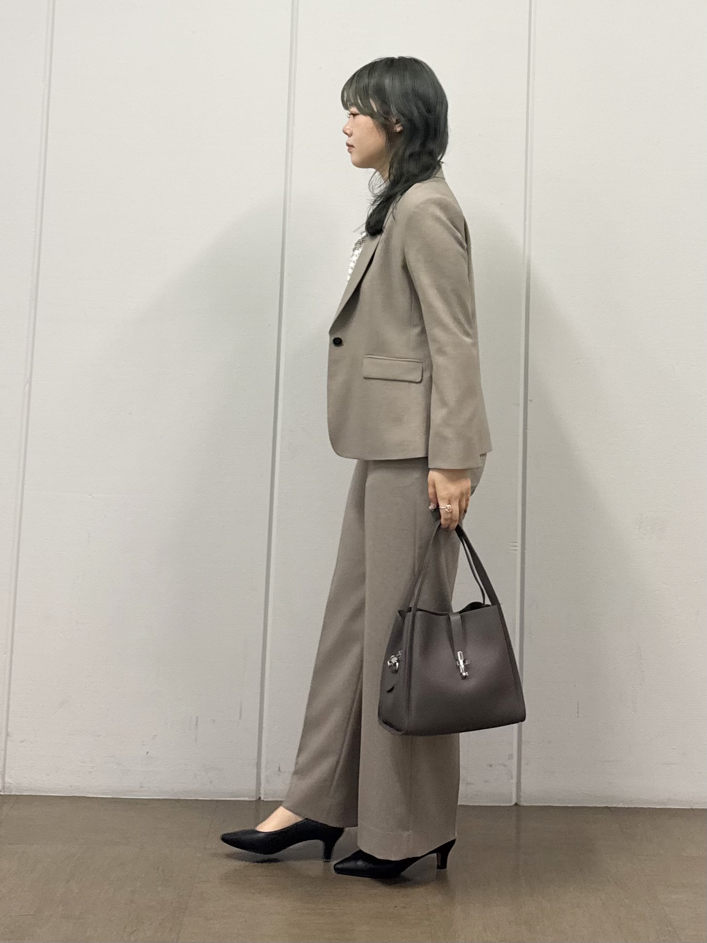 mizukiさんの「INDIVI｜【UVケア／通勤】幾何学柄ボウタイ風ブラウス」を使ったコーディネート