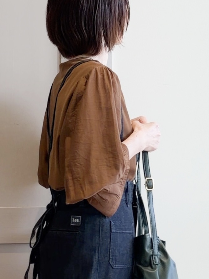 yamakoさんの「grove｜異素材のふんわり袖で着映える キャンディースリーブトップス」を使ったコーディネート