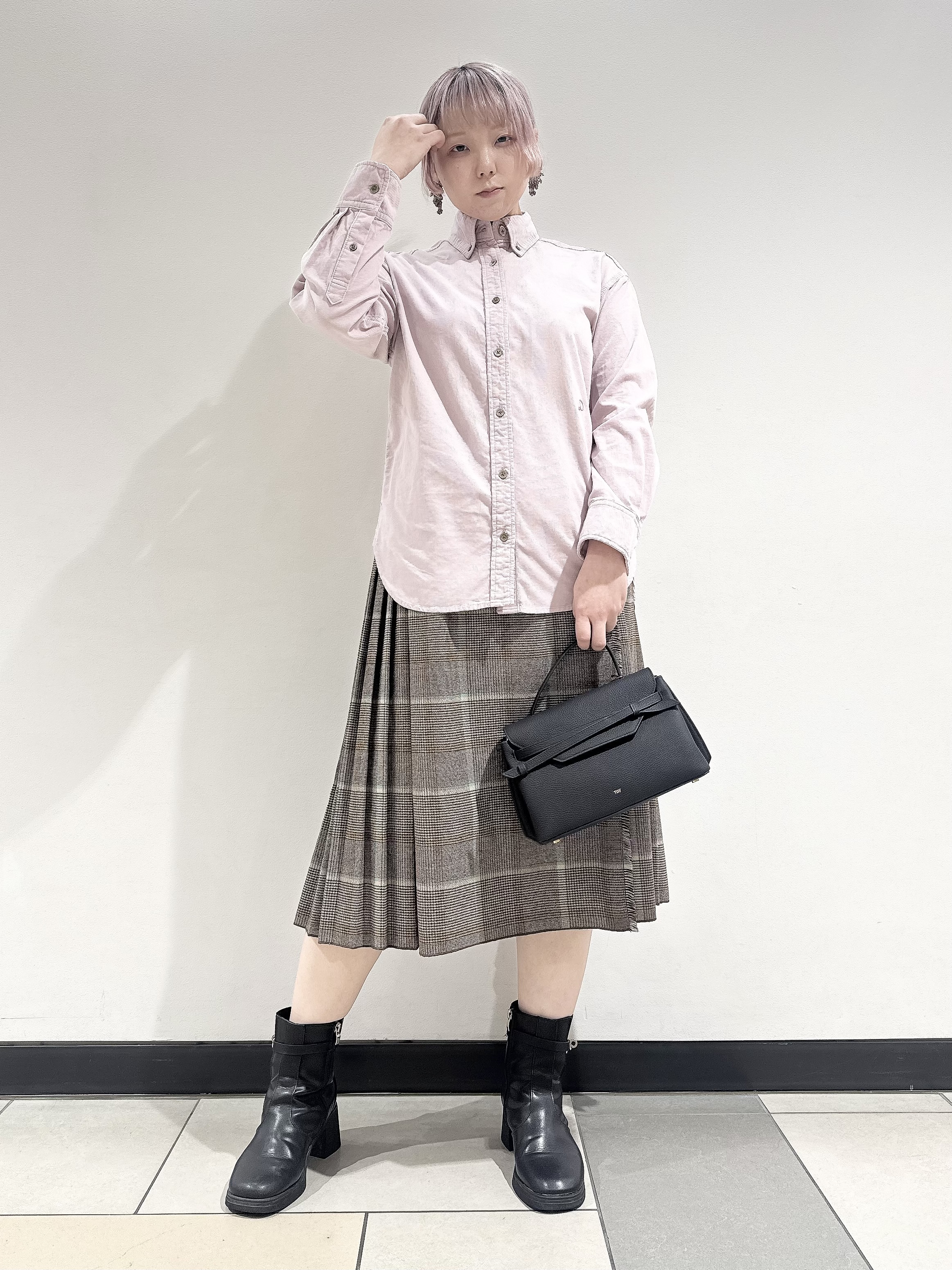なかもとあきさんの「DRESSTERIOR｜【軽やかな着心地】コーデュロイ オーバーサイズシャツ」を使ったコーディネート