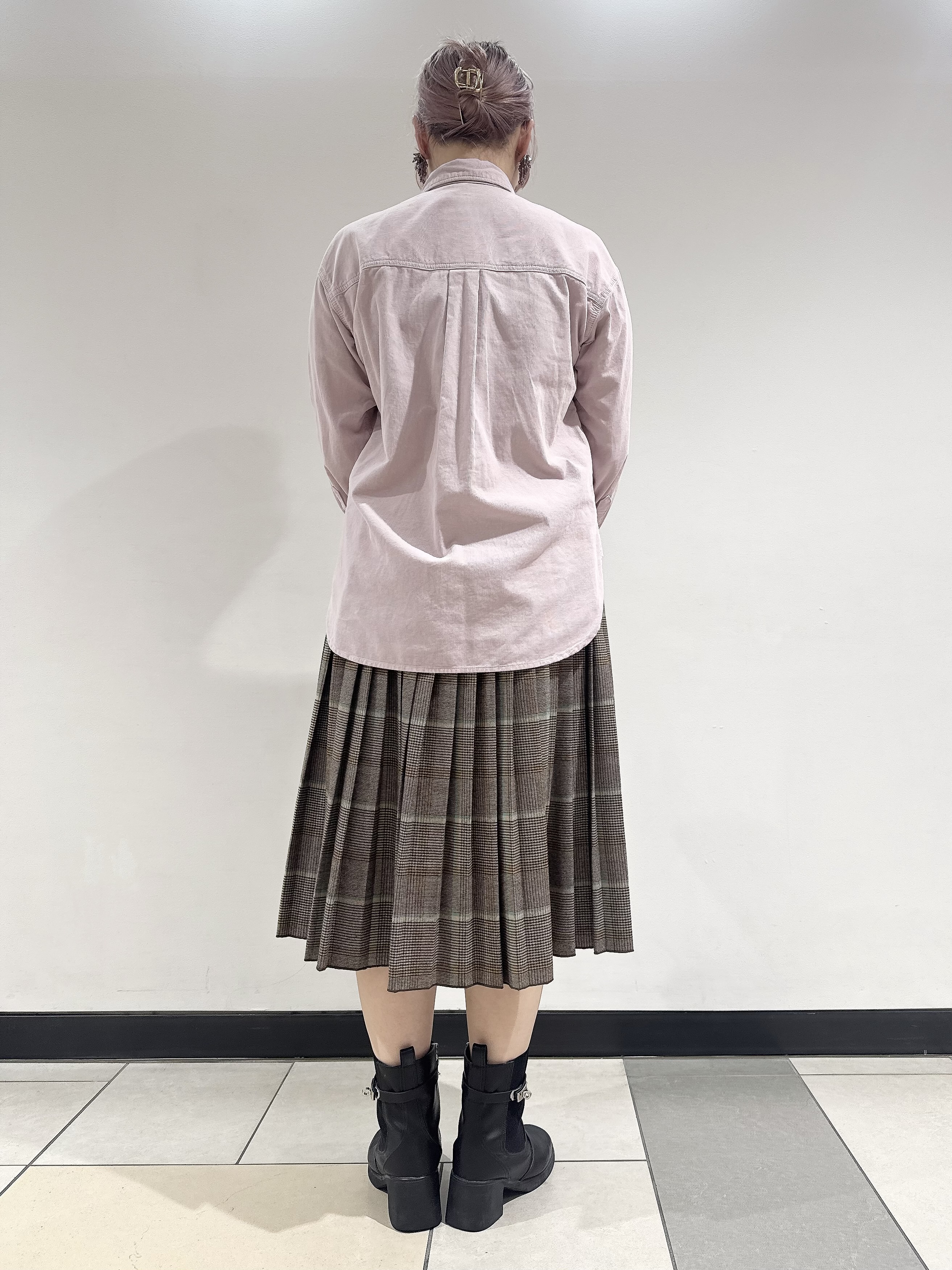 なかもとあきさんの「DRESSTERIOR｜【軽やかな着心地】コーデュロイ オーバーサイズシャツ」を使ったコーディネート