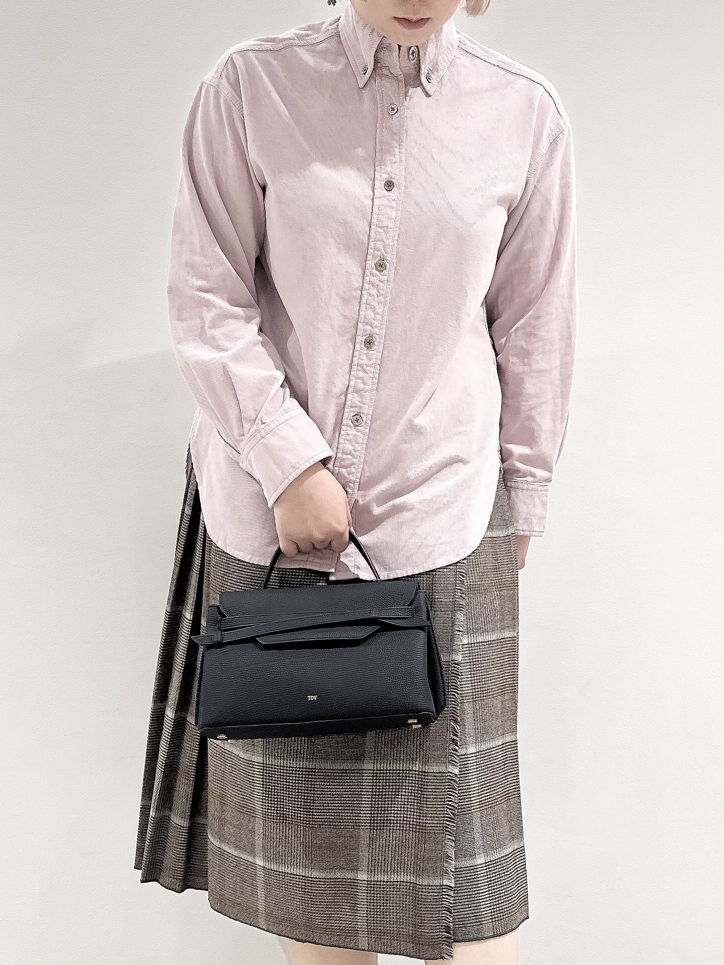 なかもとあきさんの「DRESSTERIOR｜【軽やかな着心地】コーデュロイ オーバーサイズシャツ」を使ったコーディネート