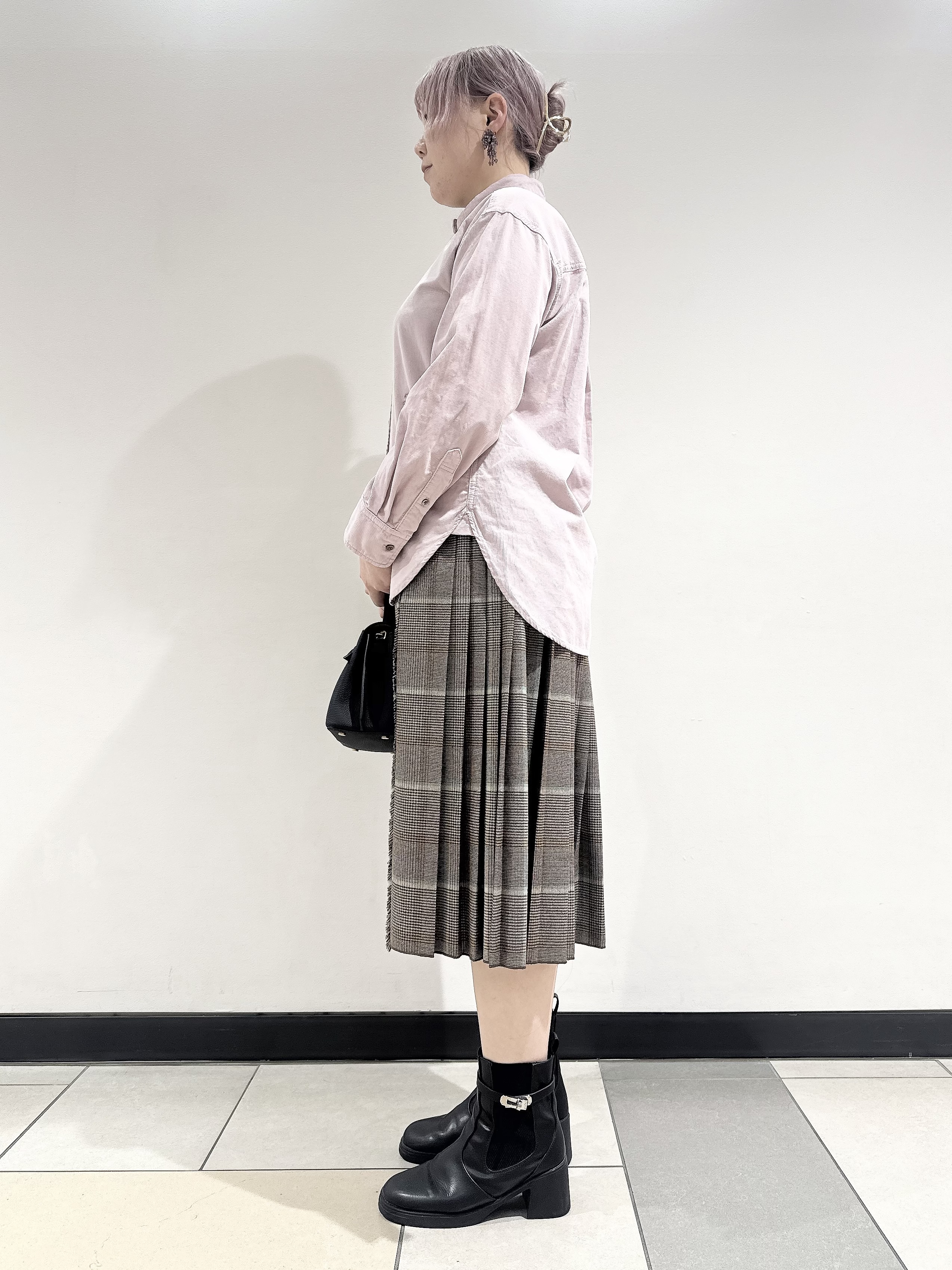 なかもとあきさんの「DRESSTERIOR｜【軽やかな着心地】コーデュロイ オーバーサイズシャツ」を使ったコーディネート
