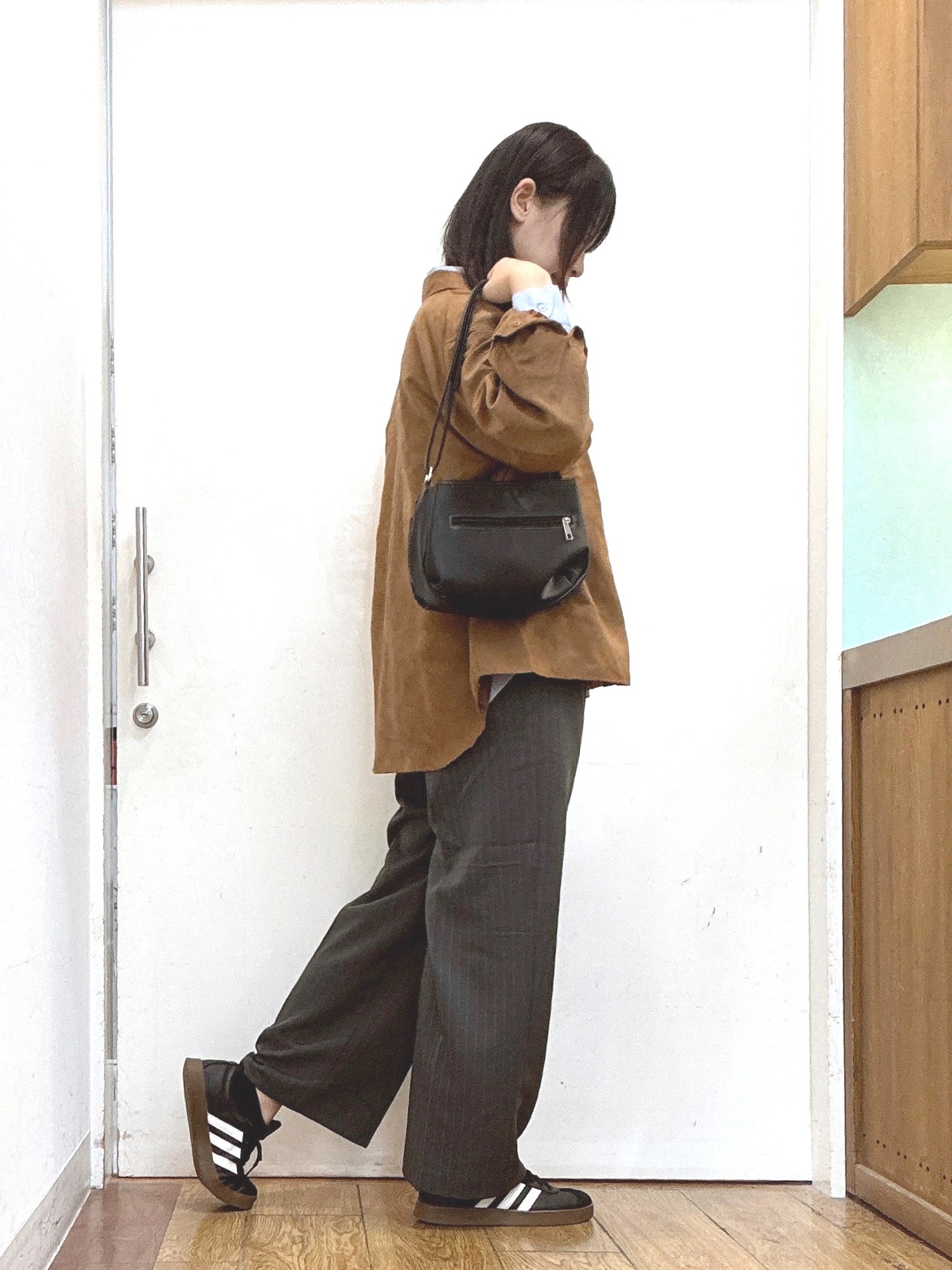 Karinさんの「SHOO･LA･RUE｜【洗濯後しわになりにくい/S-LL】気分で選ぶ 大人のデイリー使いに ベーシックシャツ」を使ったコーディネート
