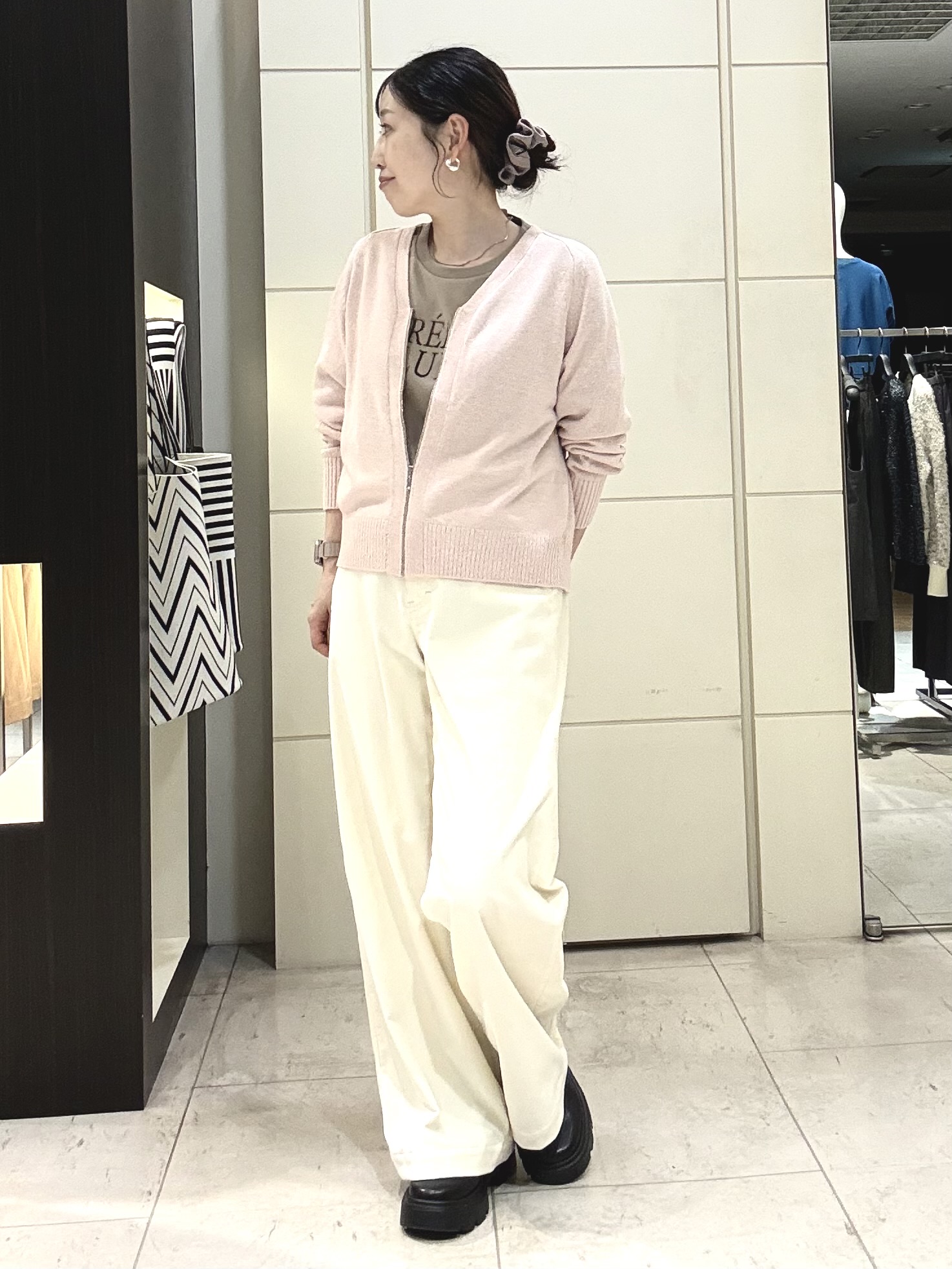 mori.さんの「UNTITLED｜【アンサンブル可/秋羽織り】杢調ジップカーディガン」を使ったコーディネート