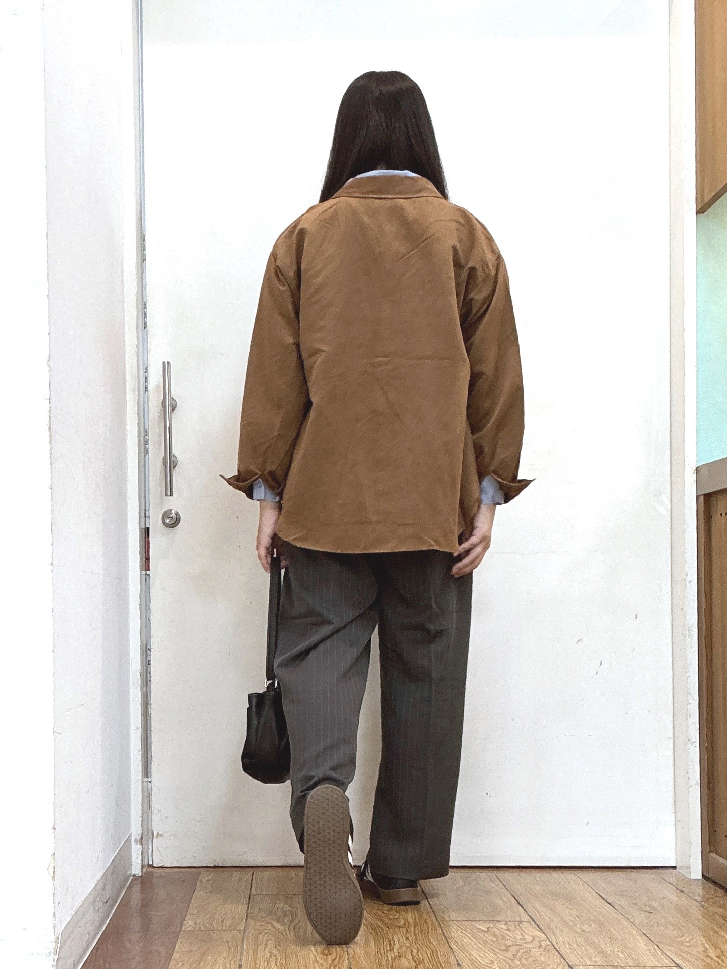 Karinさんの「SHOO･LA･RUE｜【洗濯後しわになりにくい/S-LL】気分で選ぶ 大人のデイリー使いに ベーシックシャツ」を使ったコーディネート