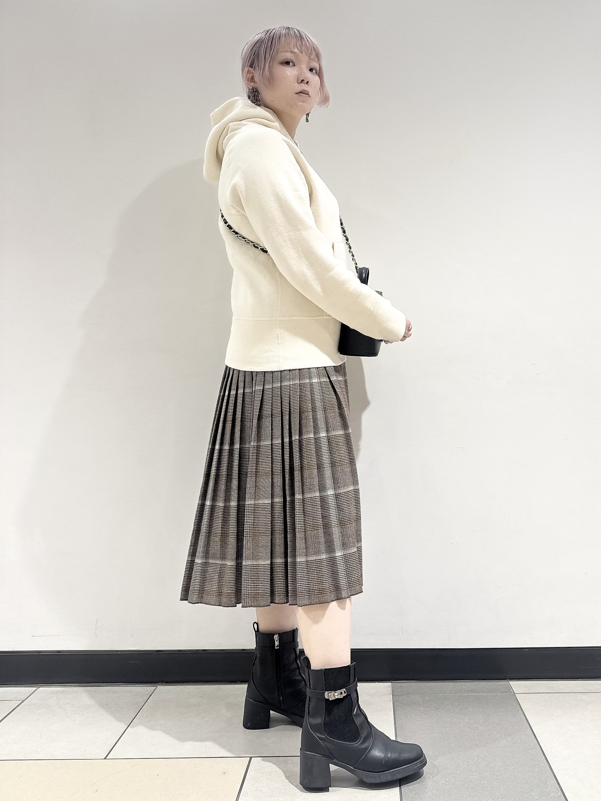 なかもとあきさんの「DRESSTERIOR｜デキシー吊裏毛ジップアップパーカ」を使ったコーディネート
