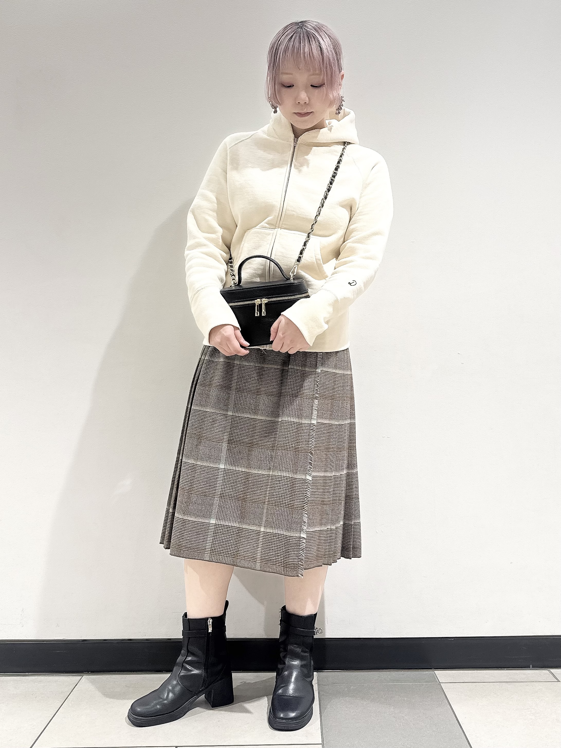 なかもとあきさんの「DRESSTERIOR｜デキシー吊裏毛ジップアップパーカ」を使ったコーディネート
