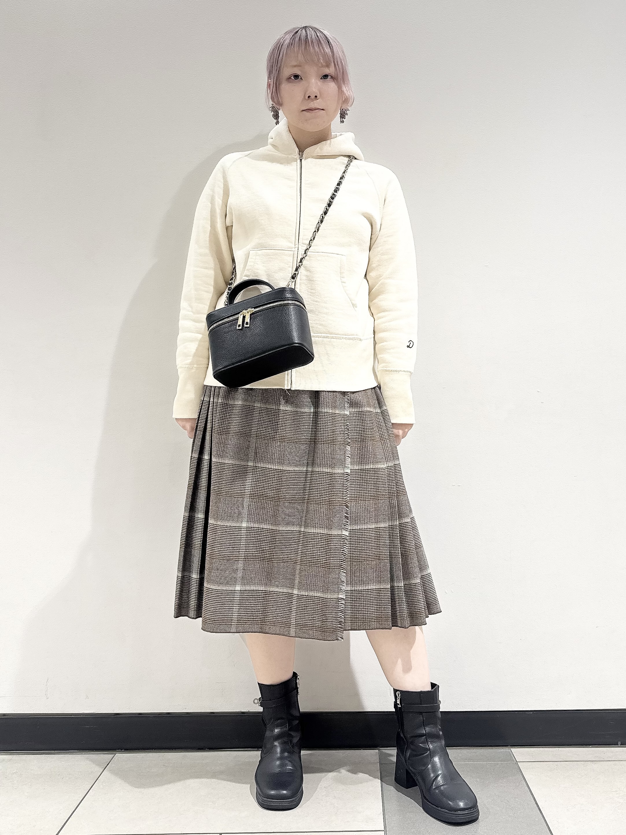 なかもとあきさんの「DRESSTERIOR｜デキシー吊裏毛ジップアップパーカ」を使ったコーディネート