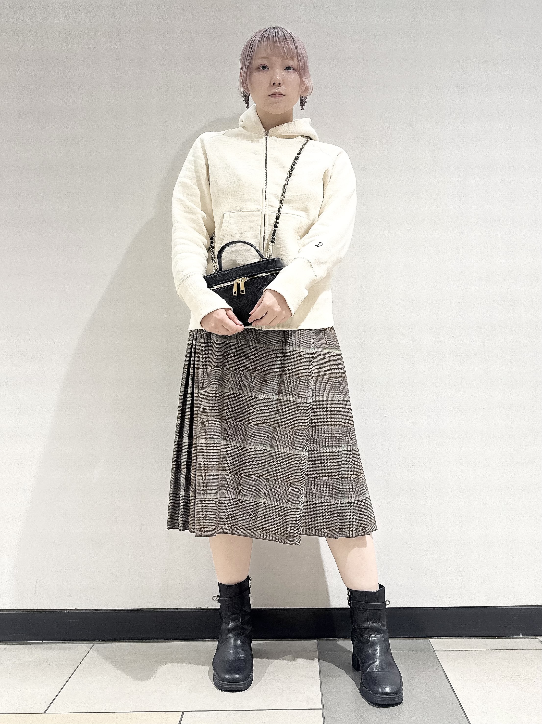なかもとあきさんの「DRESSTERIOR｜デキシー吊裏毛ジップアップパーカ」を使ったコーディネート