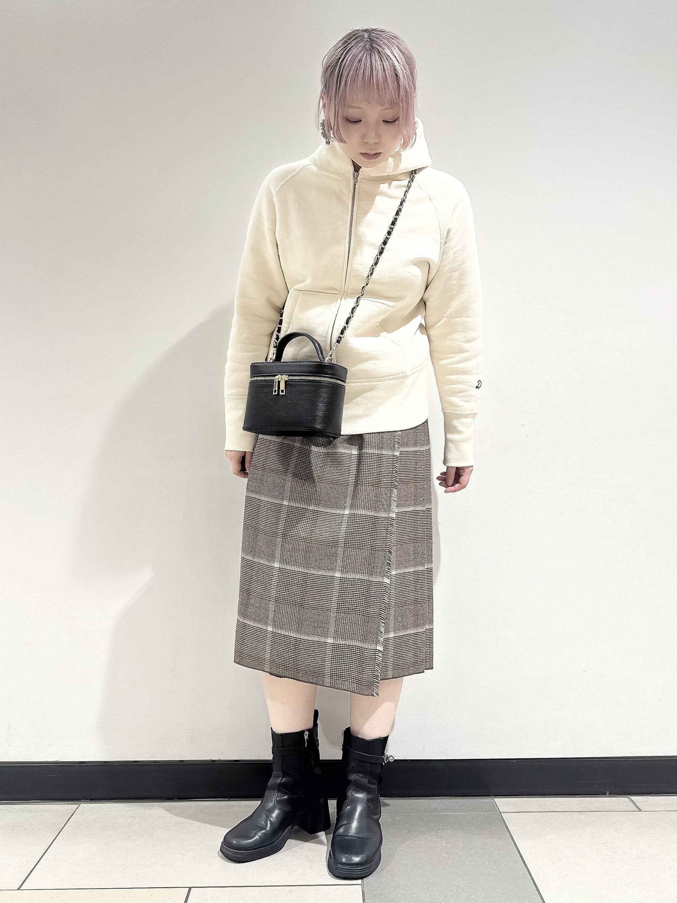 なかもとあきさんの「DRESSTERIOR｜デキシー吊裏毛ジップアップパーカ」を使ったコーディネート