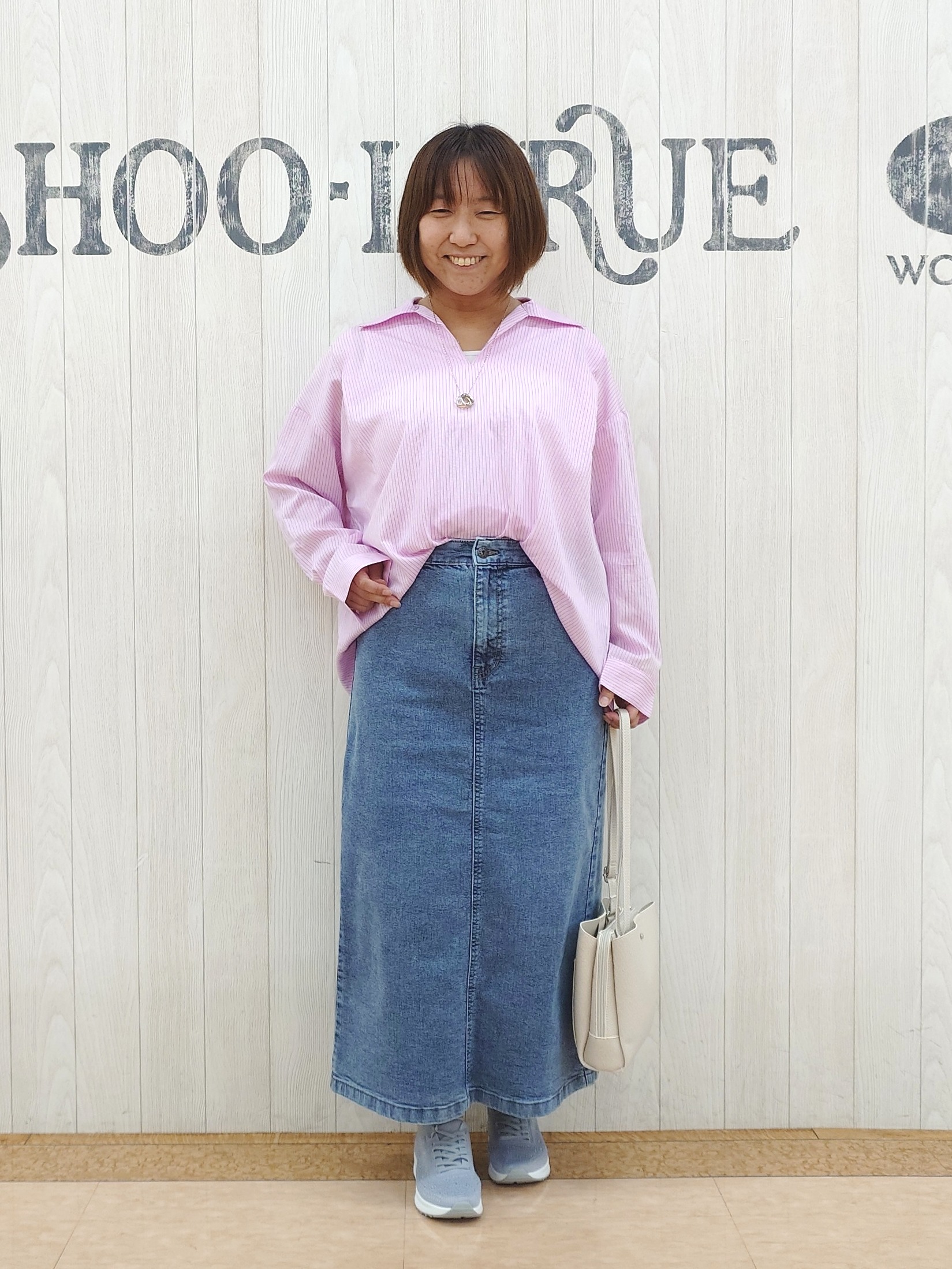 とろろさんの「SHOO･LA･RUE｜【洗濯機可】インせず決まるAライン ストライプスキッパーシャツ」を使ったコーディネート