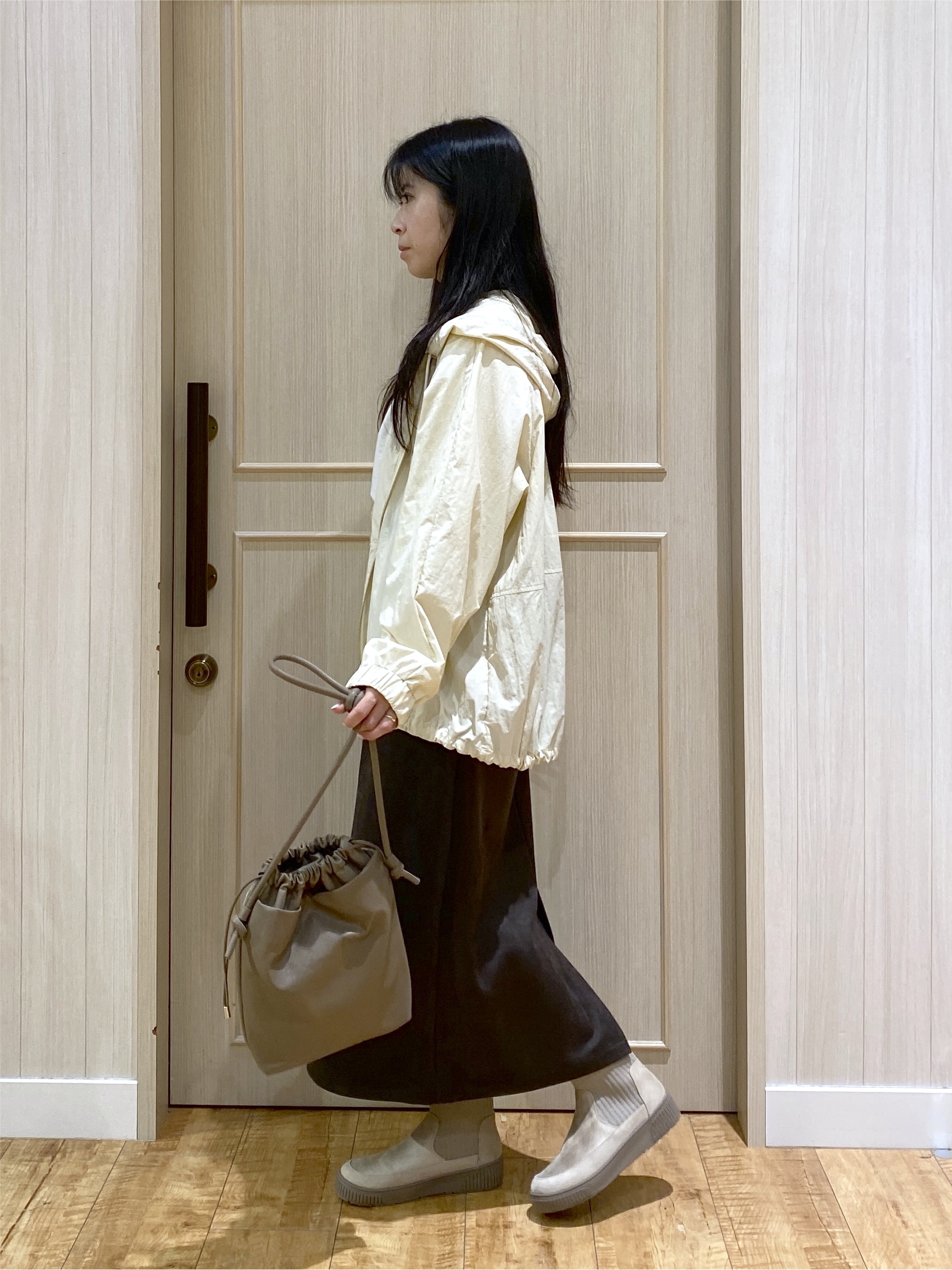ERIさんの「SHOO･LA･RUE｜【S-LL/撥水】ゴールドパーツで女性らしく ギャザーブルゾン」を使ったコーディネート