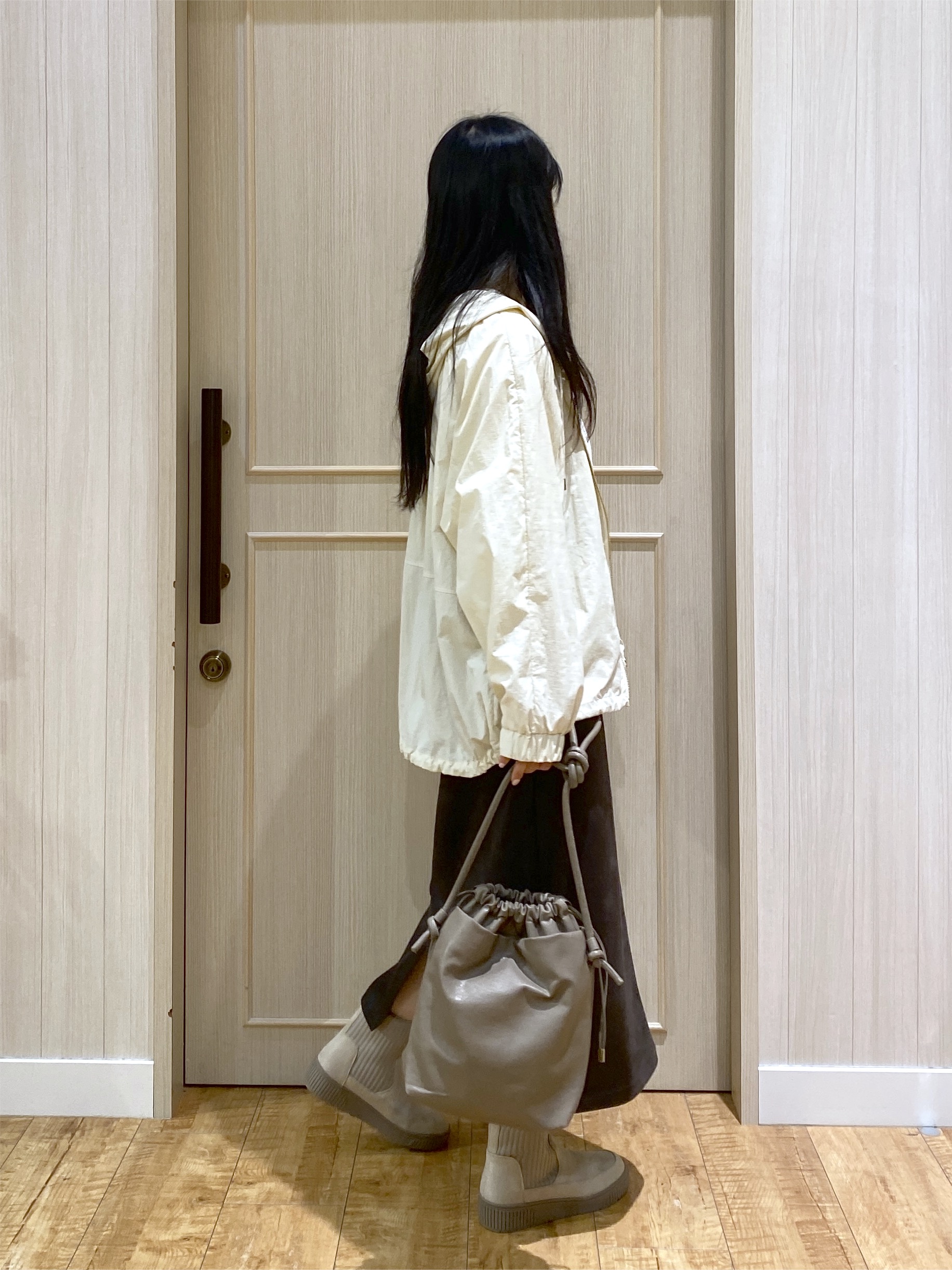ERIさんの「SHOO･LA･RUE｜【S-LL/撥水】ゴールドパーツで女性らしく ギャザーブルゾン」を使ったコーディネート