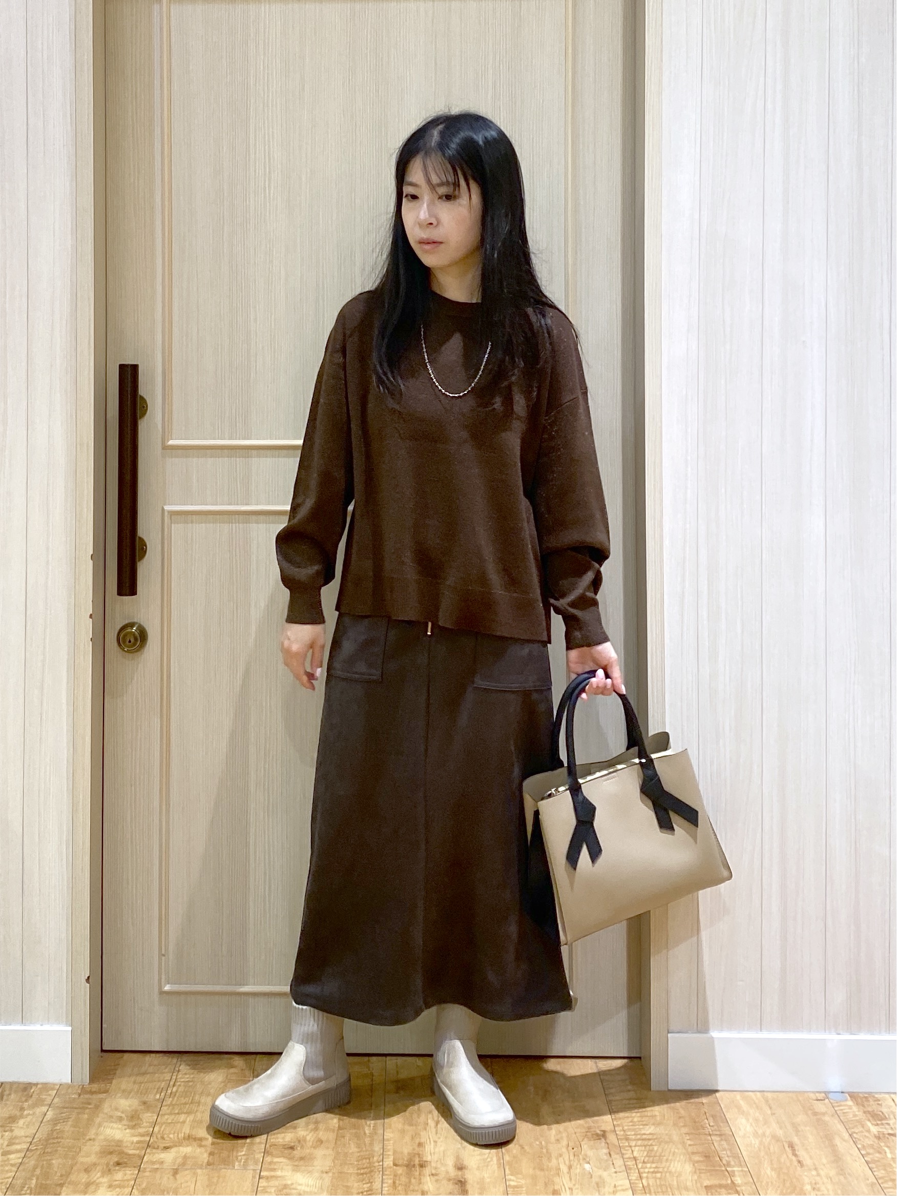 ERIさんの「SHOO･LA･RUE｜【S-LL/洗濯機可/体型カバー】繊細なラメが品よく華やか スウェットライクニット」を使ったコーディネート
