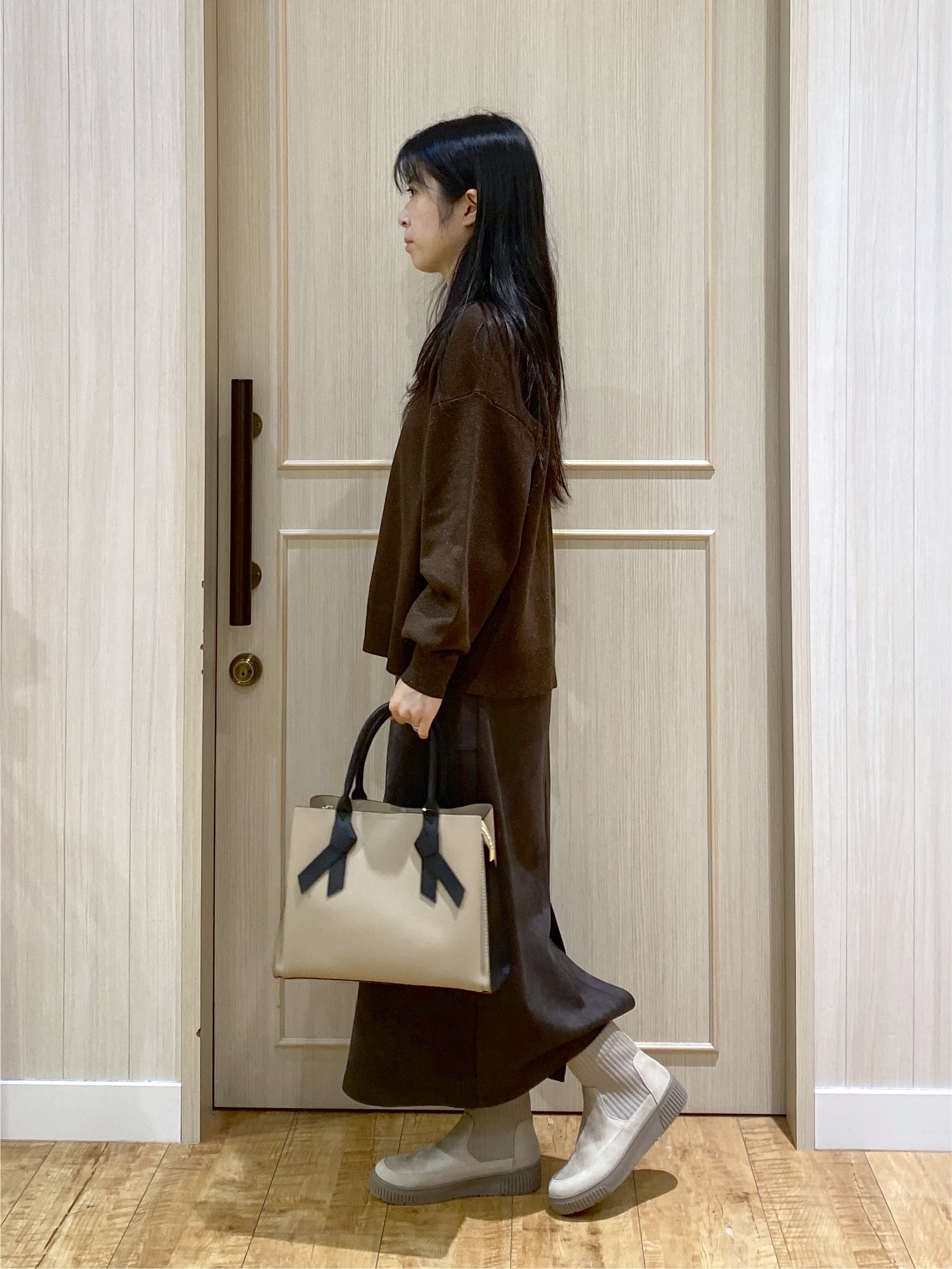 ERIさんの「SHOO･LA･RUE｜【S-LL/洗濯機可/体型カバー】繊細なラメが品よく華やか スウェットライクニット」を使ったコーディネート