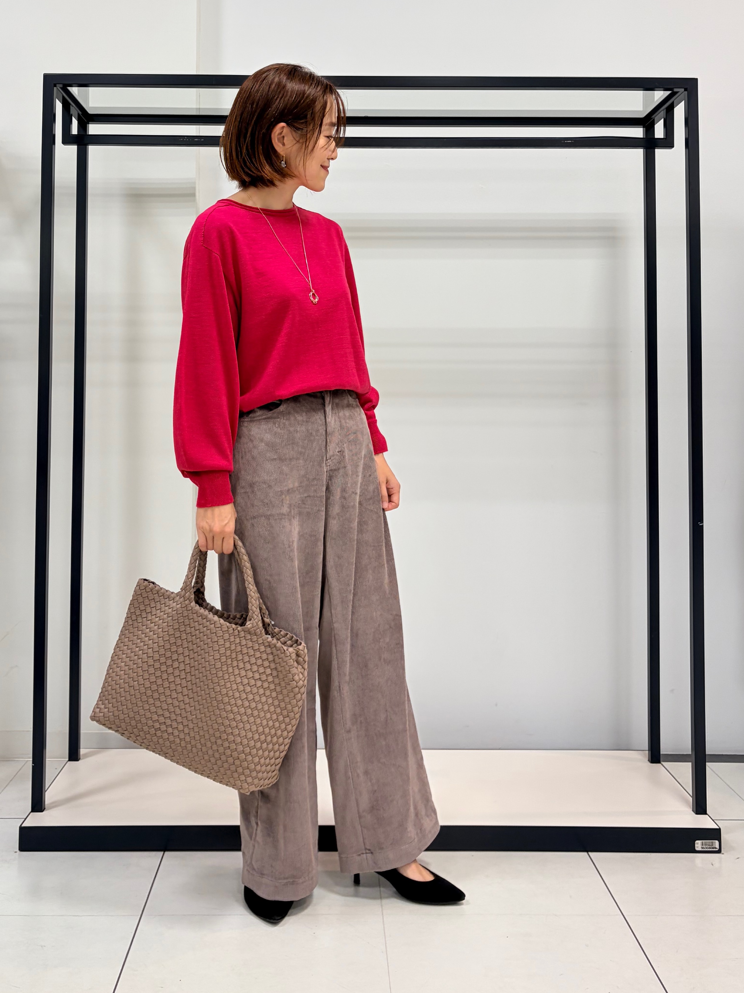 Mikiさんの「UNTITLED｜【大人の抜け感/8色展開】ボリュームスリーブニットプルオーバー」を使ったコーディネート