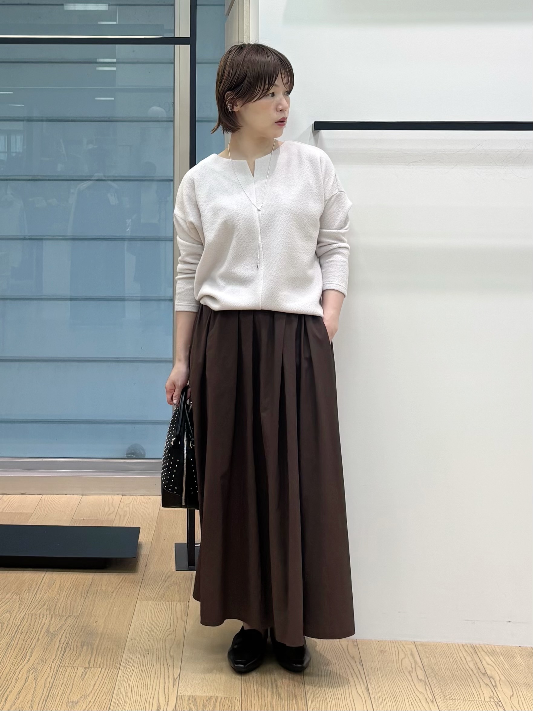 asamiさんの「INDIVI｜【撥水／裏地なし軽量】ギャザーボリュームスカート」を使ったコーディネート