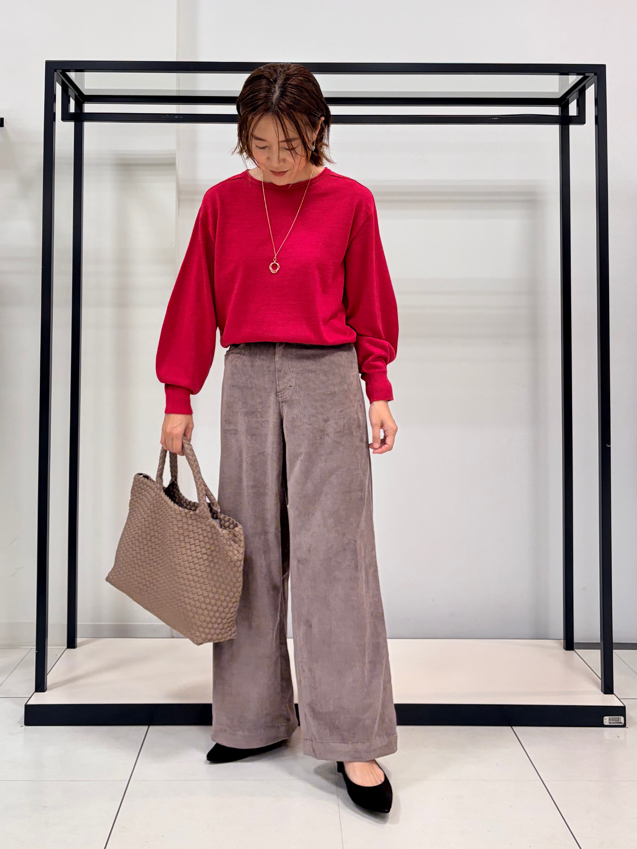 Mikiさんの「UNTITLED｜【大人の抜け感/8色展開】ボリュームスリーブニットプルオーバー」を使ったコーディネート