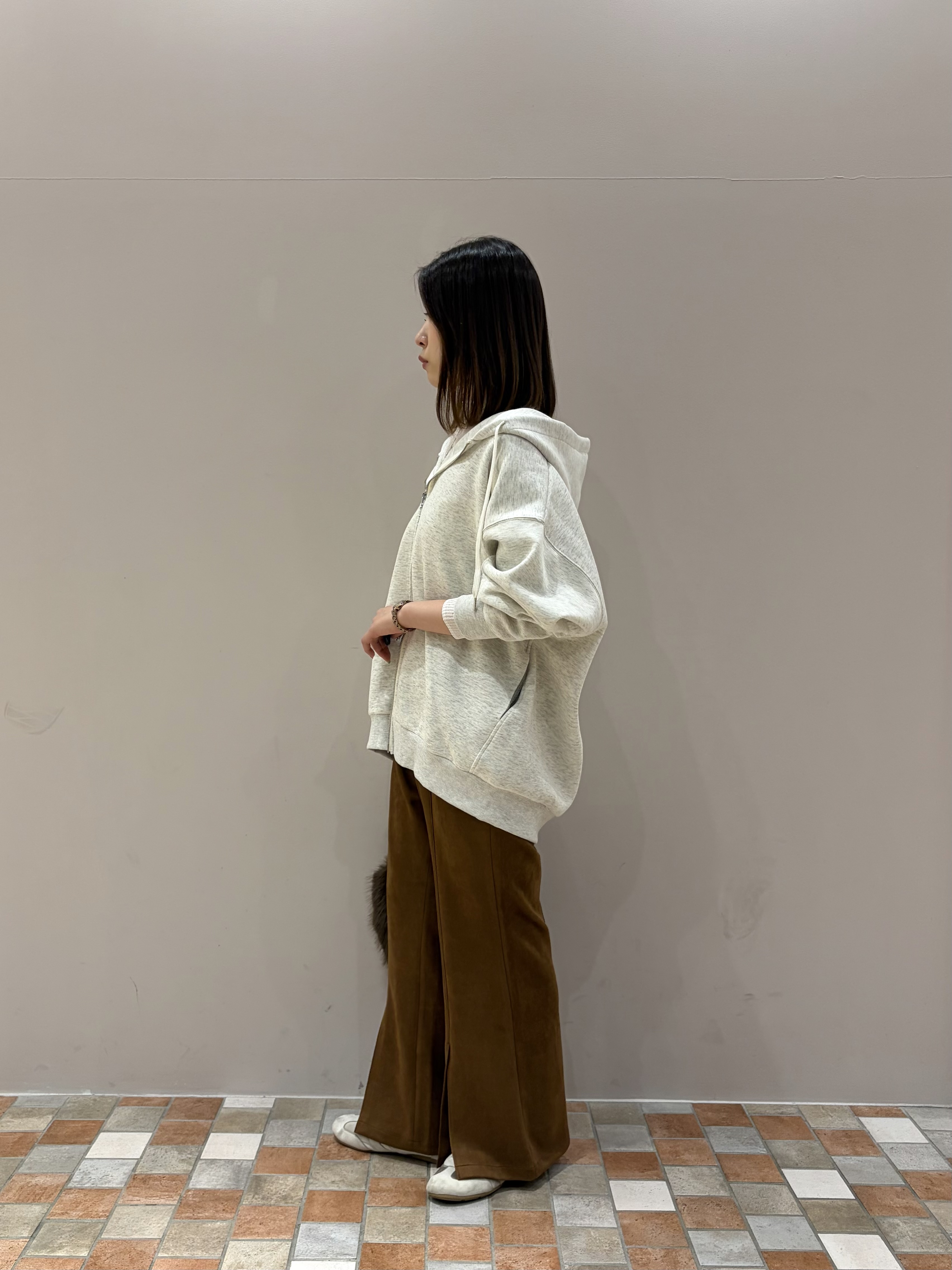 amiさんの「INDIVI｜ラインロングネックレス」を使ったコーディネート
