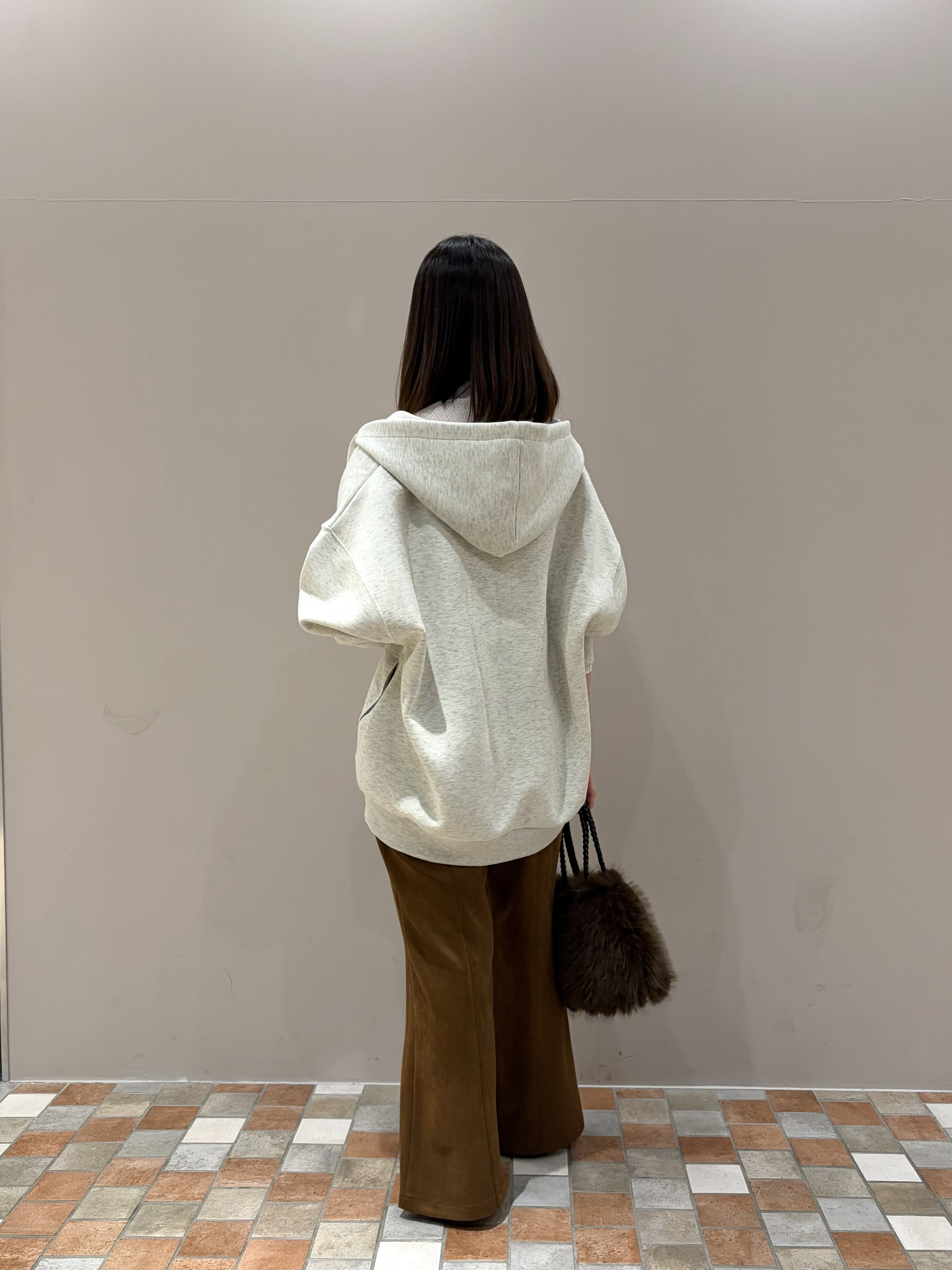 amiさんの「INDIVI｜ラインロングネックレス」を使ったコーディネート