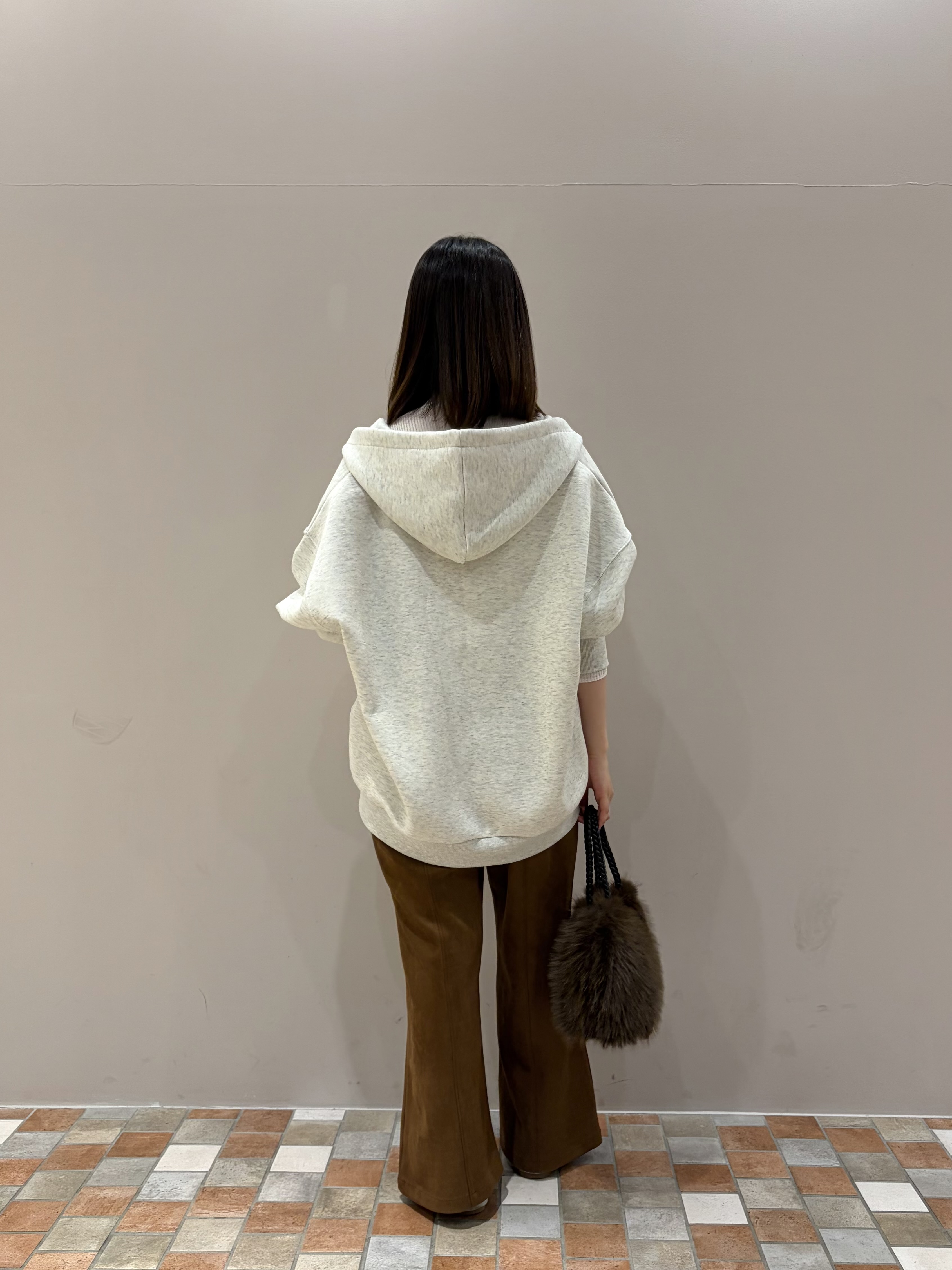 amiさんの「INDIVI｜ラインロングネックレス」を使ったコーディネート