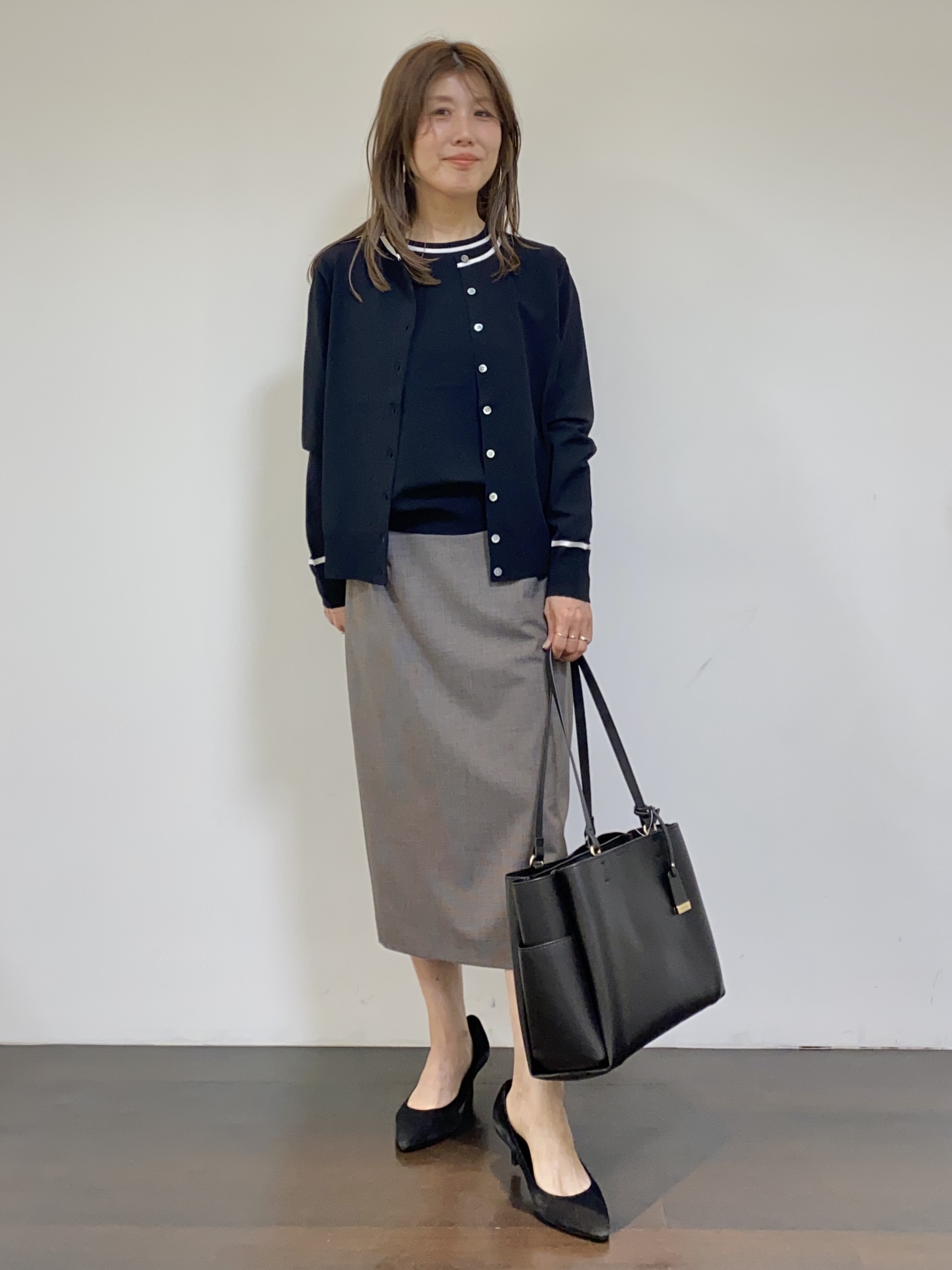 tomoさんの「UNTITLED｜【アンサンブル可/きれいめ/通勤】コンパクト5分袖ニット」を使ったコーディネート