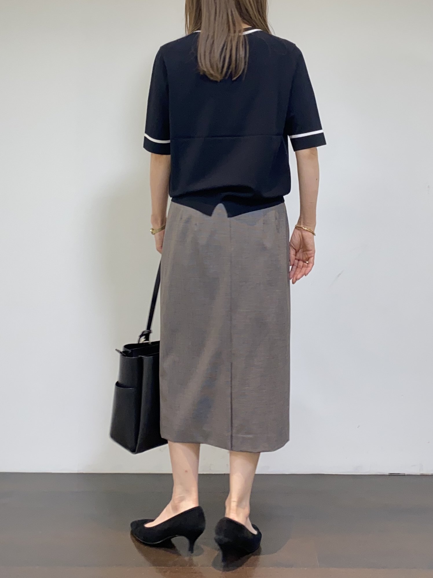 tomoさんの「UNTITLED｜【アンサンブル可/きれいめ/通勤】コンパクト5分袖ニット」を使ったコーディネート