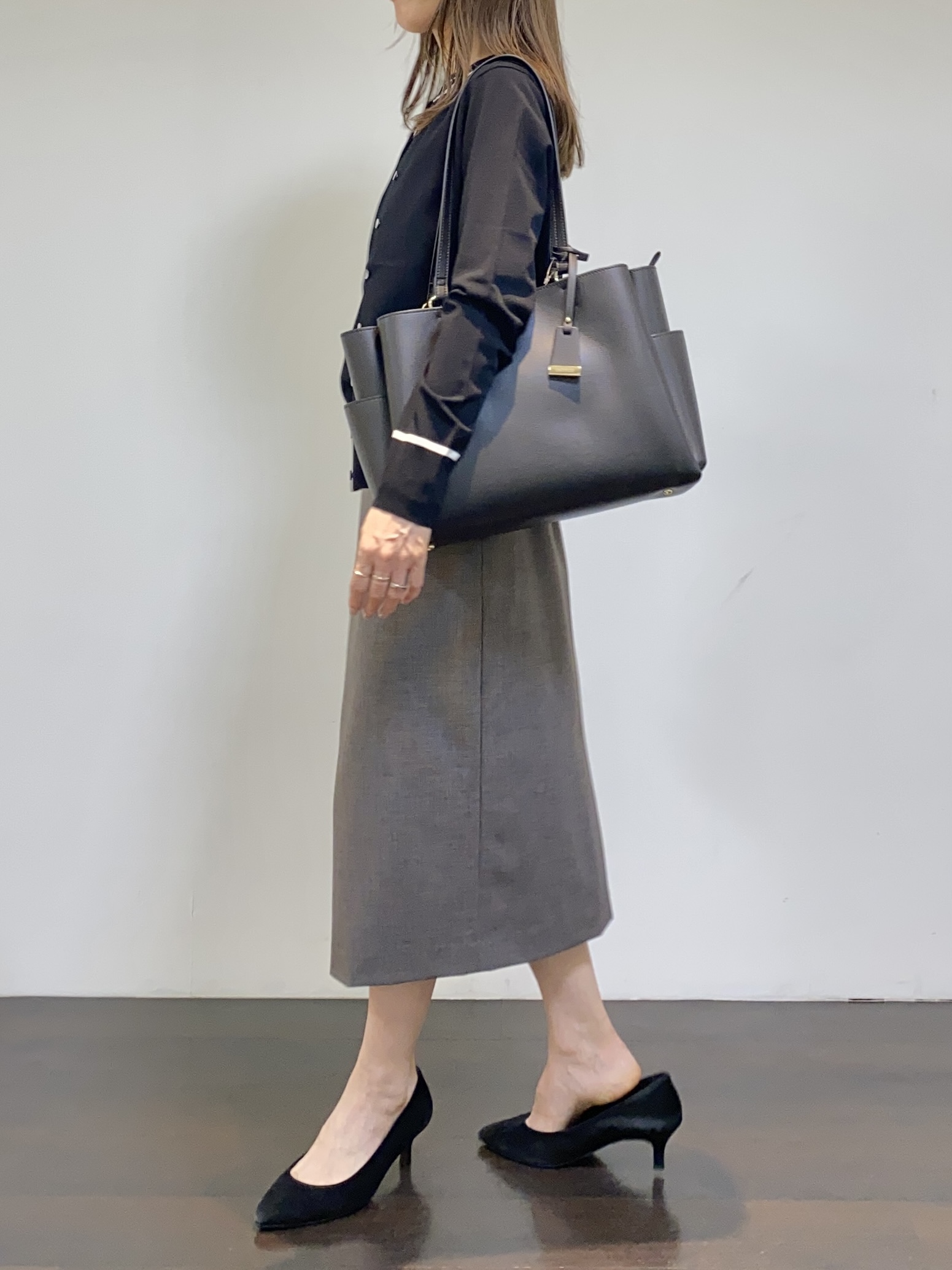 tomoさんの「UNTITLED｜【アンサンブル可/きれいめ/通勤】コンパクト5分袖ニット」を使ったコーディネート