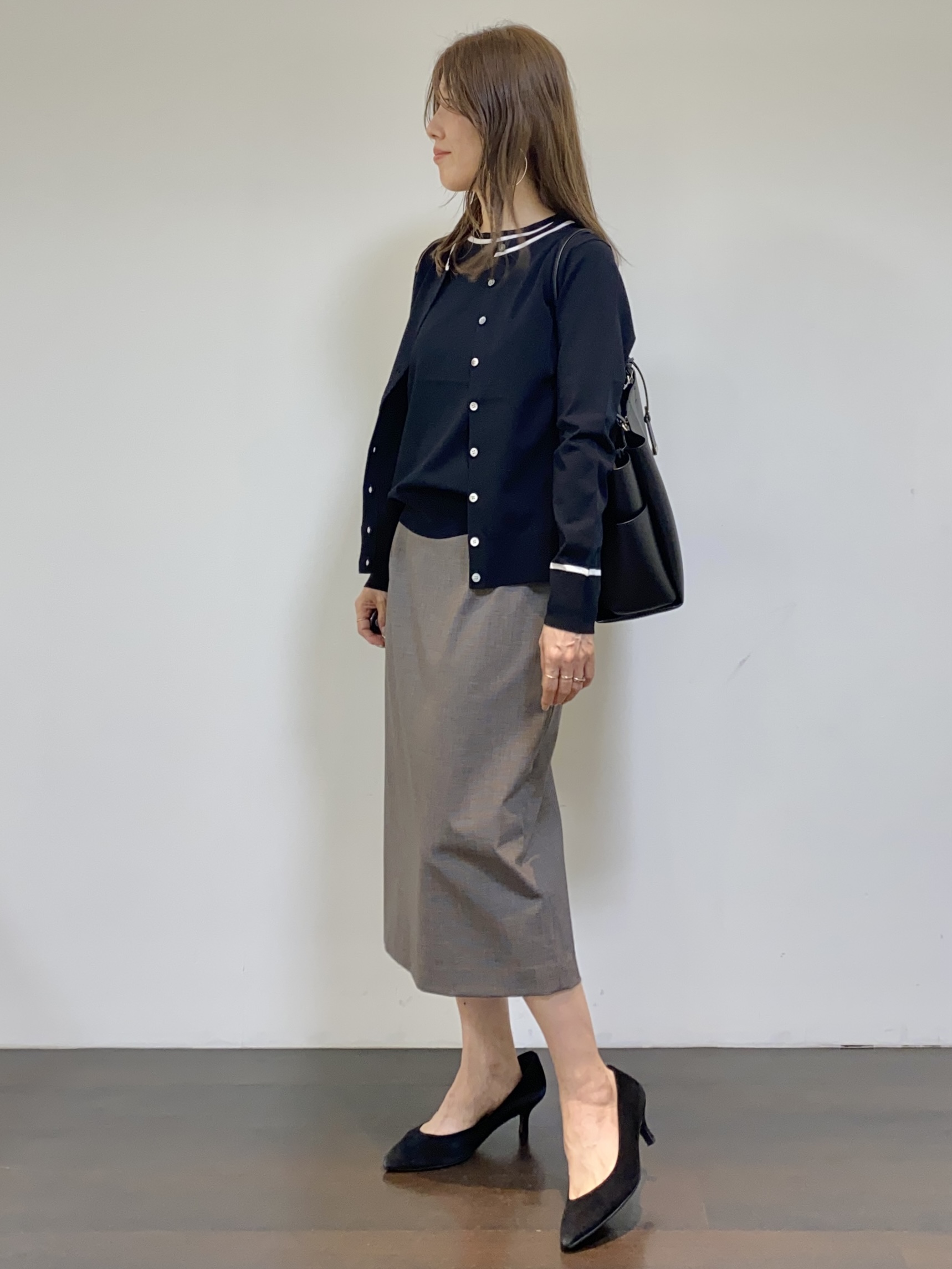 tomoさんの「UNTITLED｜【アンサンブル可/きれいめ/通勤】コンパクト5分袖ニット」を使ったコーディネート