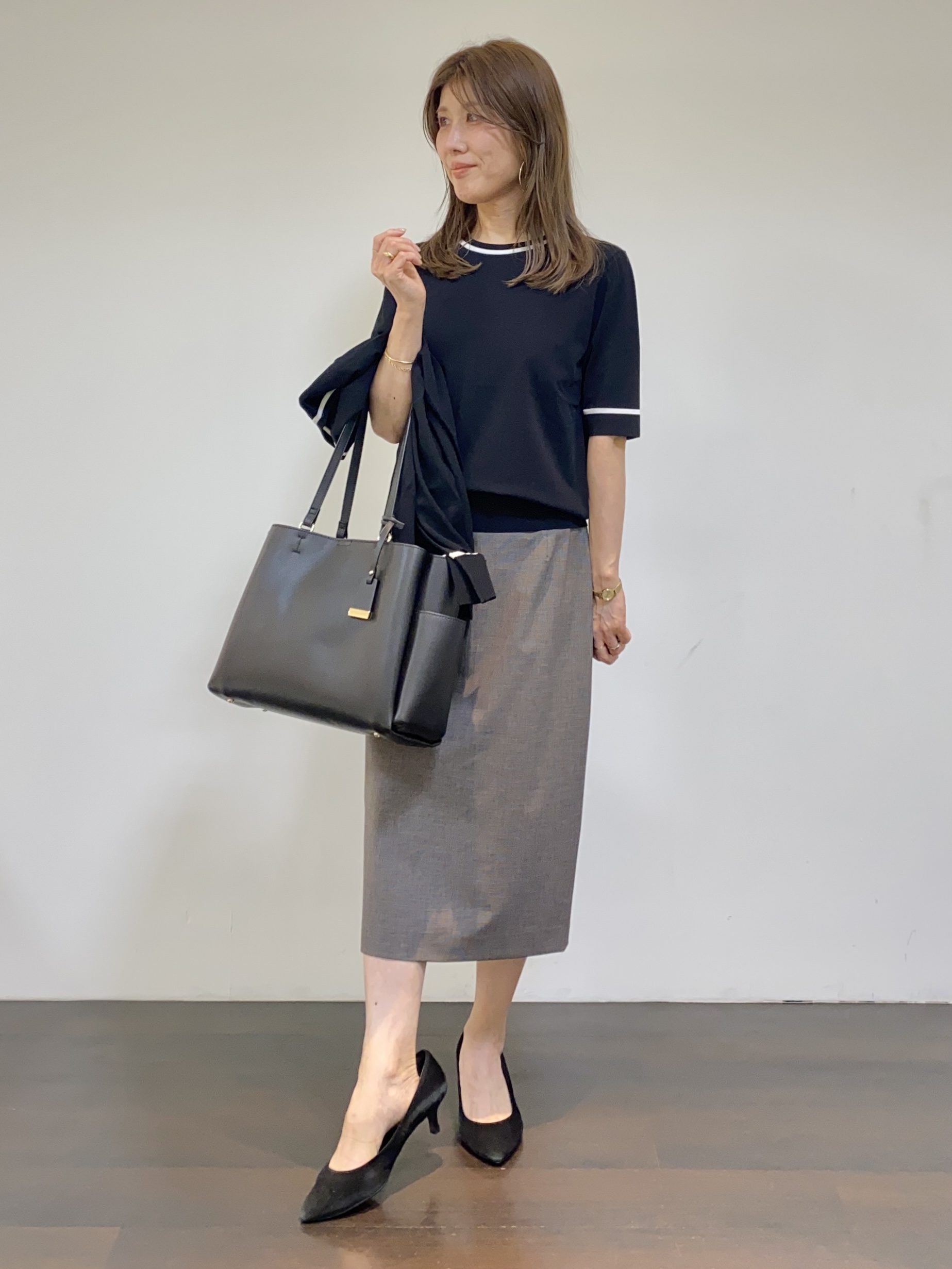 tomoさんの「UNTITLED｜【アンサンブル可/きれいめ/通勤】コンパクト5分袖ニット」を使ったコーディネート