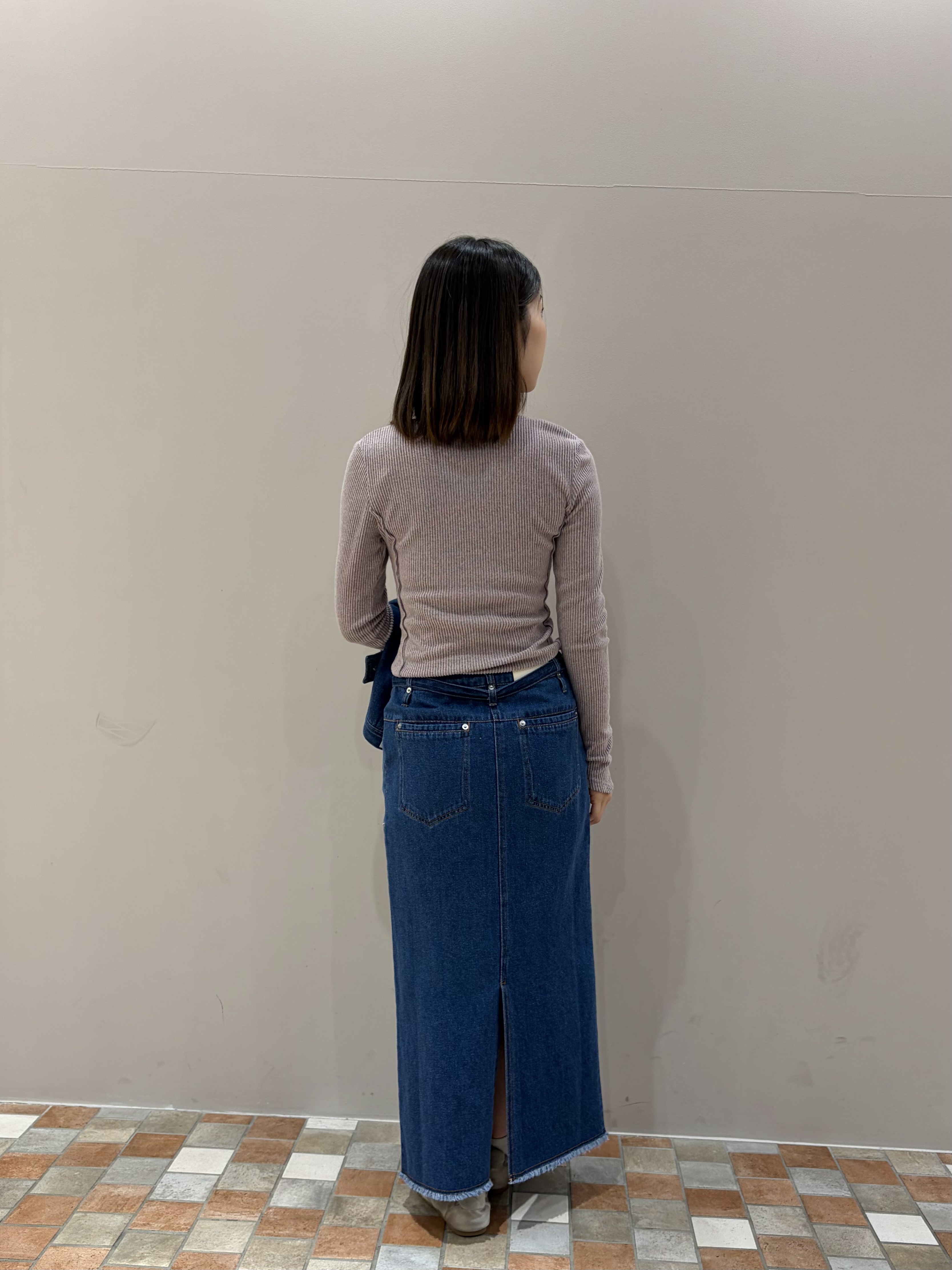 amiさんの「INDIVI｜ラインロングネックレス」を使ったコーディネート