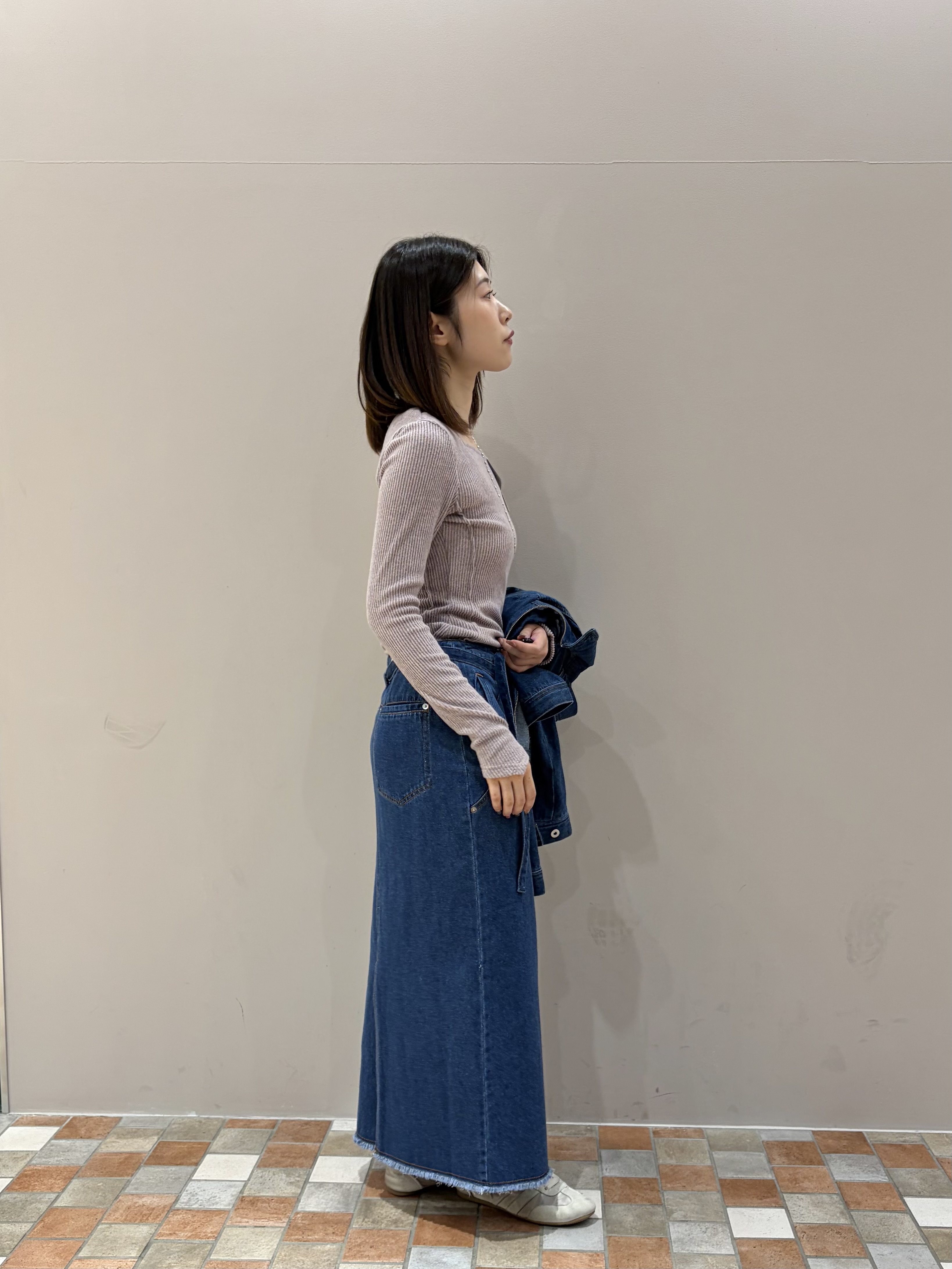 amiさんの「INDIVI｜ラインロングネックレス」を使ったコーディネート