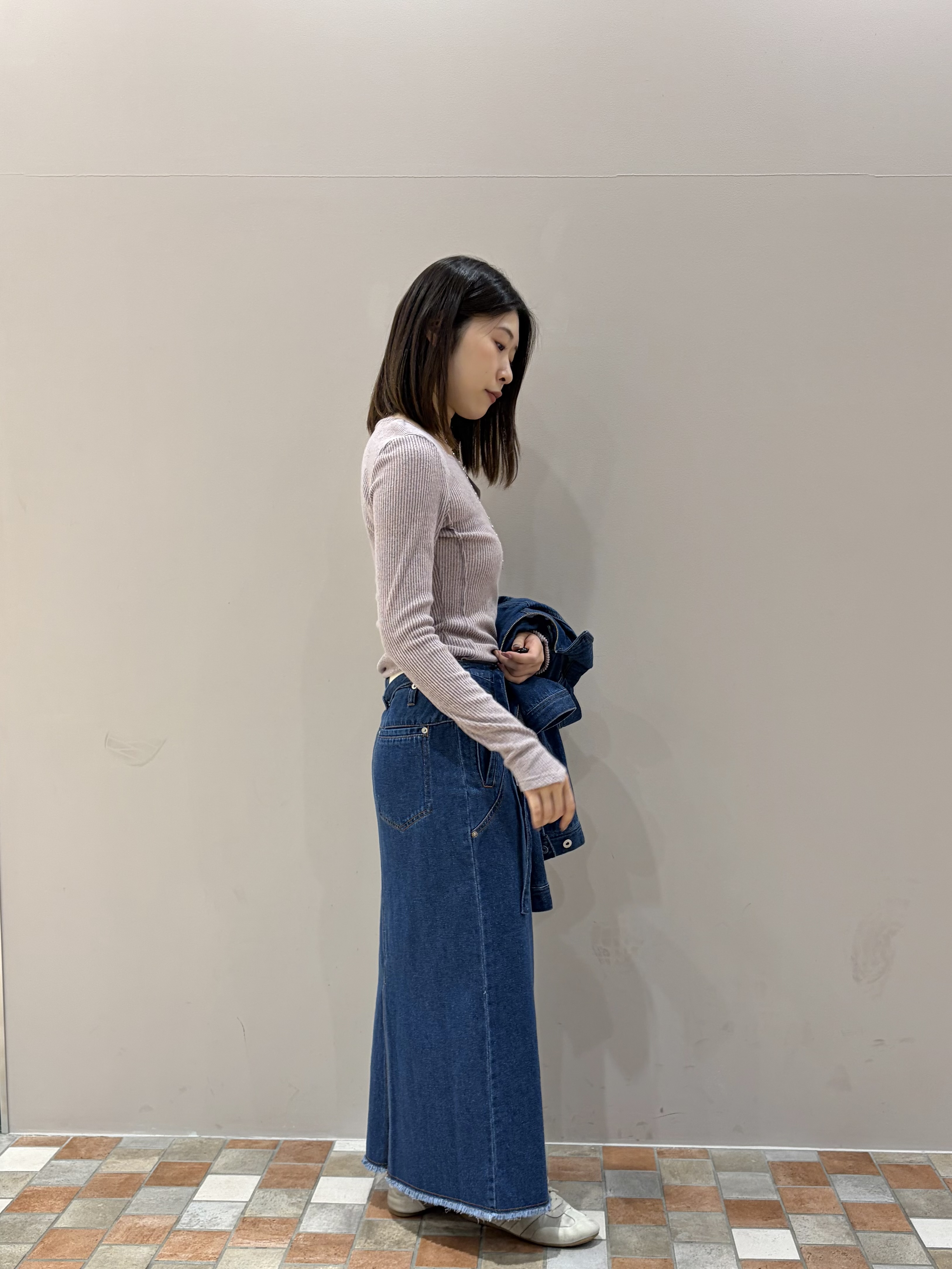amiさんの「INDIVI｜ラインロングネックレス」を使ったコーディネート