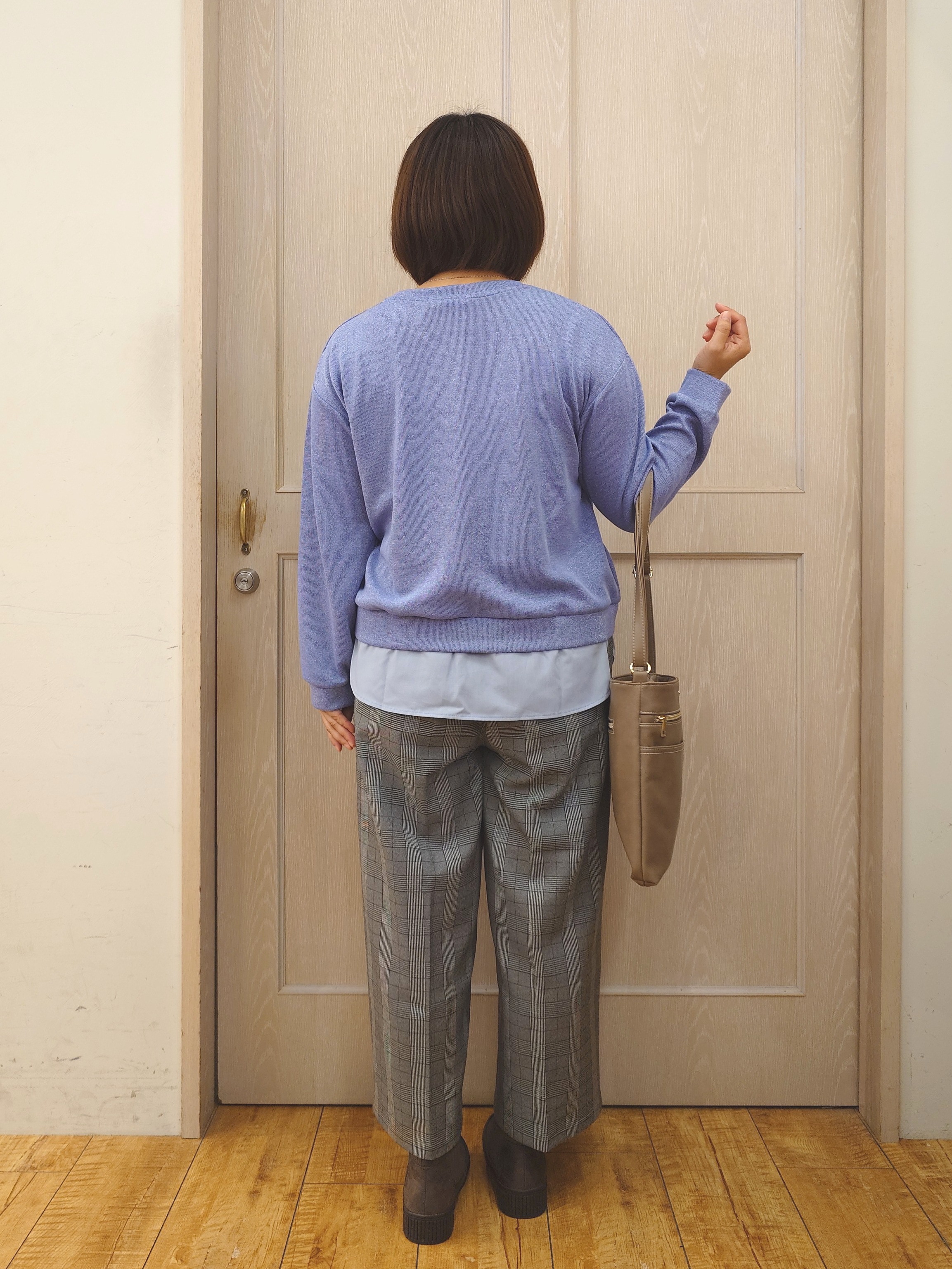 とろろさんの「SHOO･LA･RUE｜【S-LL/洗濯機可/体型カバー】インせず着られる レイヤード風 ラメ入りトップス」を使ったコーディネート