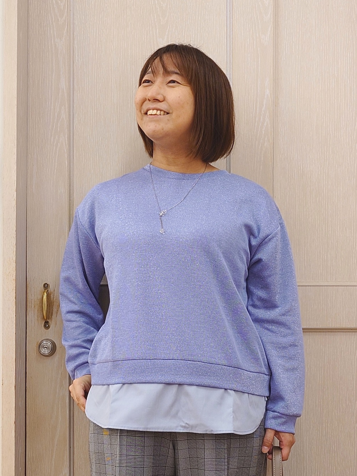 とろろさんの「SHOO･LA･RUE｜【S-LL/洗濯機可/体型カバー】インせず着られる レイヤード風 ラメ入りトップス」を使ったコーディネート