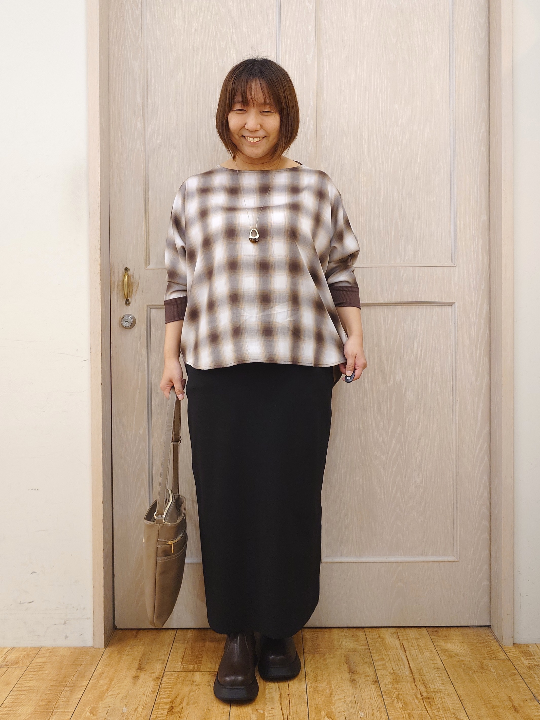 とろろさんの「SHOO･LA･RUE｜【着丈選べる/洗濯後しわになりにくい】インせず着られる ドルマンブラウス」を使ったコーディネート