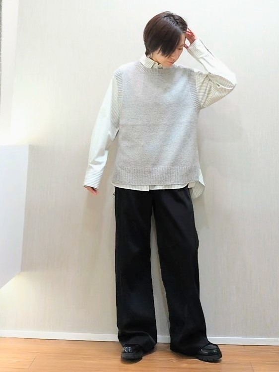 ミズタさんの「UNTITLED｜【5色展開/手洗い可】ローシルクウールニットベスト」を使ったコーディネート