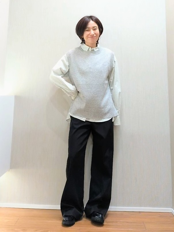 ミズタさんの「UNTITLED｜【5色展開/手洗い可】ローシルクウールニットベスト」を使ったコーディネート