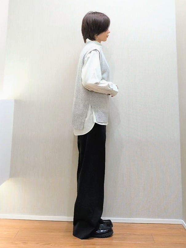 ミズタさんの「UNTITLED｜【5色展開/手洗い可】ローシルクウールニットベスト」を使ったコーディネート