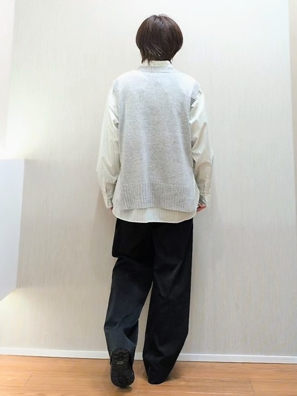 ミズタさんの「UNTITLED｜【5色展開/手洗い可】ローシルクウールニットベスト」を使ったコーディネート