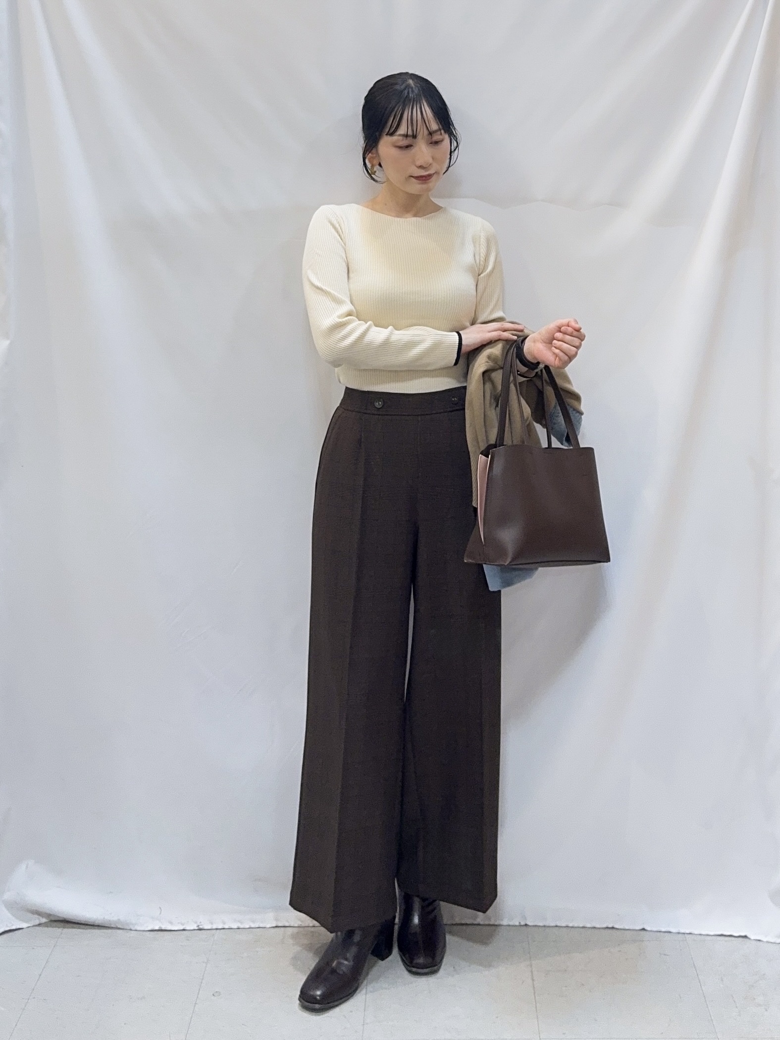 𝐇𝐢𝐫𝐨𝐦𝐢さんの「SHOO･LA･RUE｜【S-LL/洗濯機可】デニム／チェック切替でこなれ見え 金ボタンニットカーディガン」を使ったコーディネート