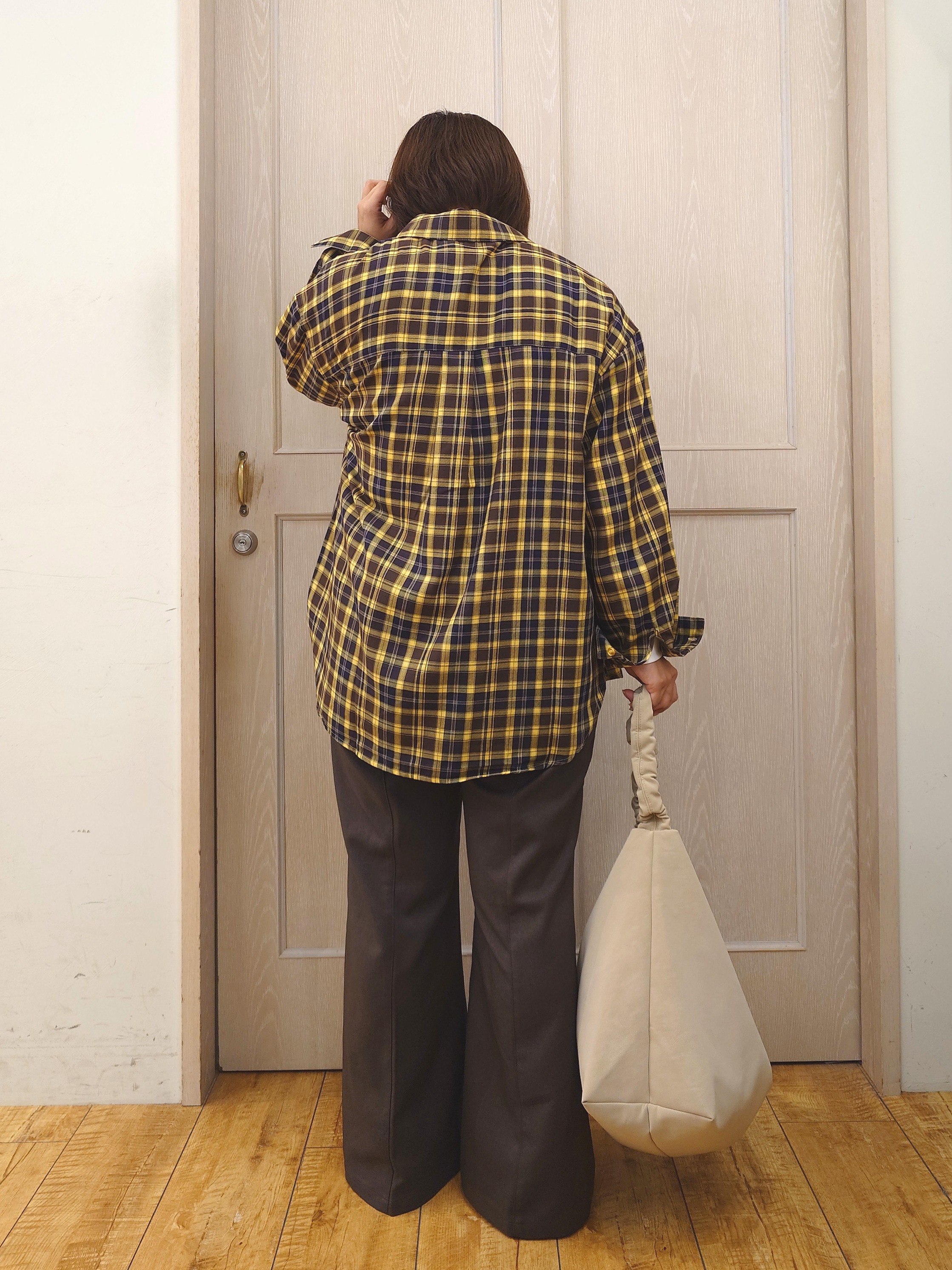 とろろさんの「SHOO･LA･RUE｜【洗濯後しわになりにくい/S-LL】気分で選ぶ 大人のデイリー使いに ベーシックシャツ」を使ったコーディネート
