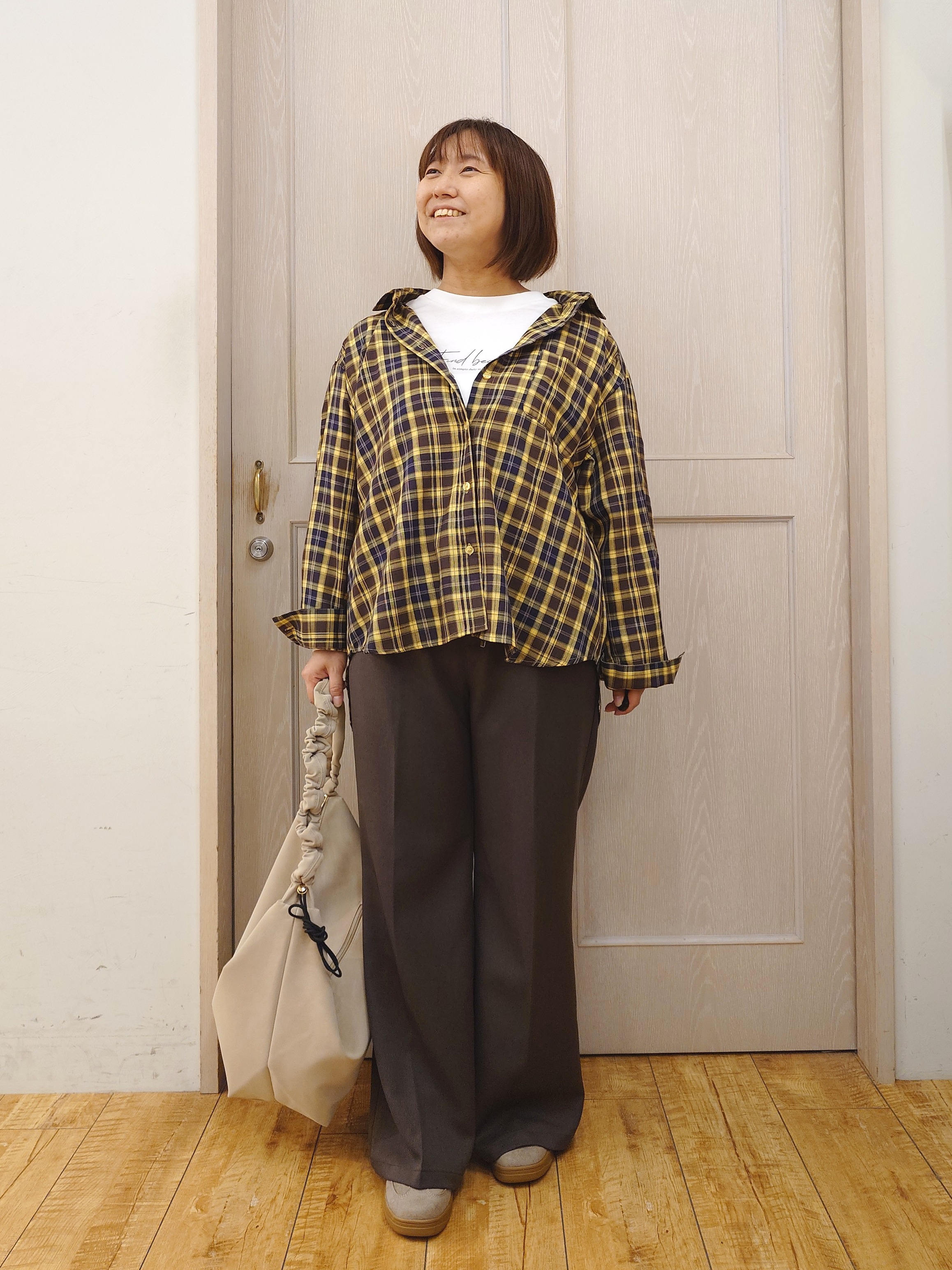 とろろさんの「SHOO･LA･RUE｜【洗濯後しわになりにくい/S-LL】気分で選ぶ 大人のデイリー使いに ベーシックシャツ」を使ったコーディネート