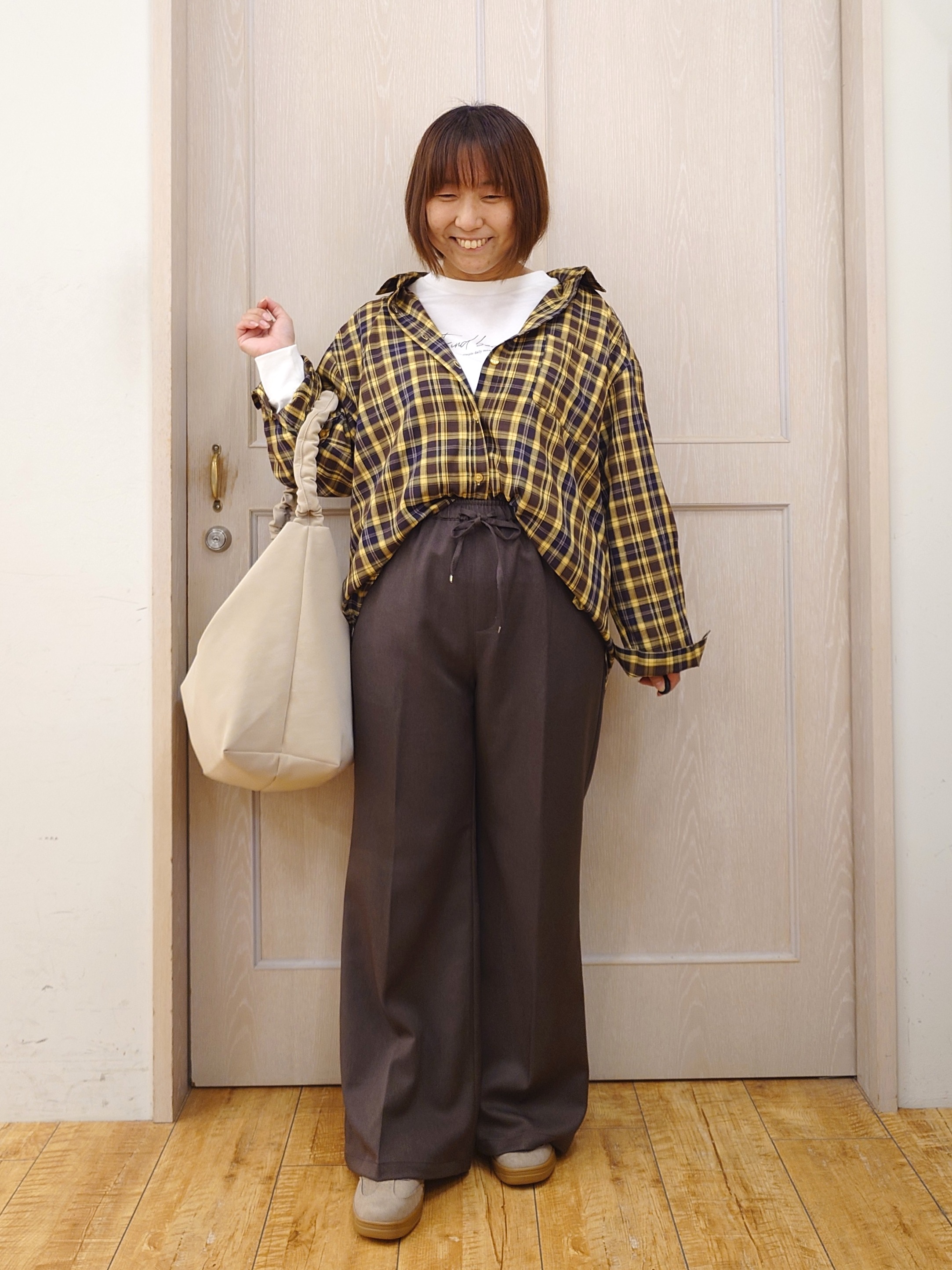 とろろさんの「SHOO･LA･RUE｜【洗濯後しわになりにくい/S-LL】気分で選ぶ 大人のデイリー使いに ベーシックシャツ」を使ったコーディネート
